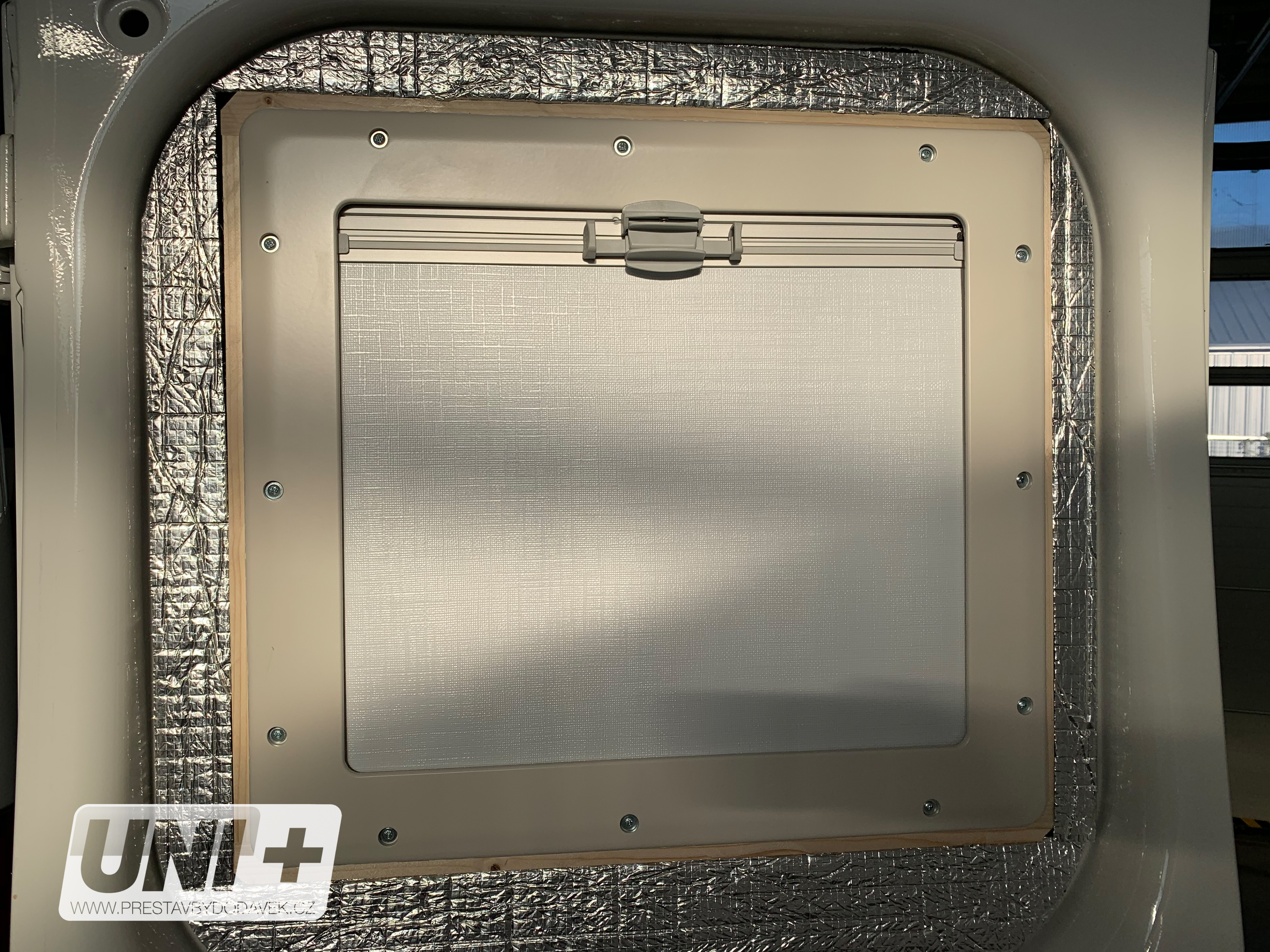 Boční okno výsuvné Dometic S-4 | 500x450 mm