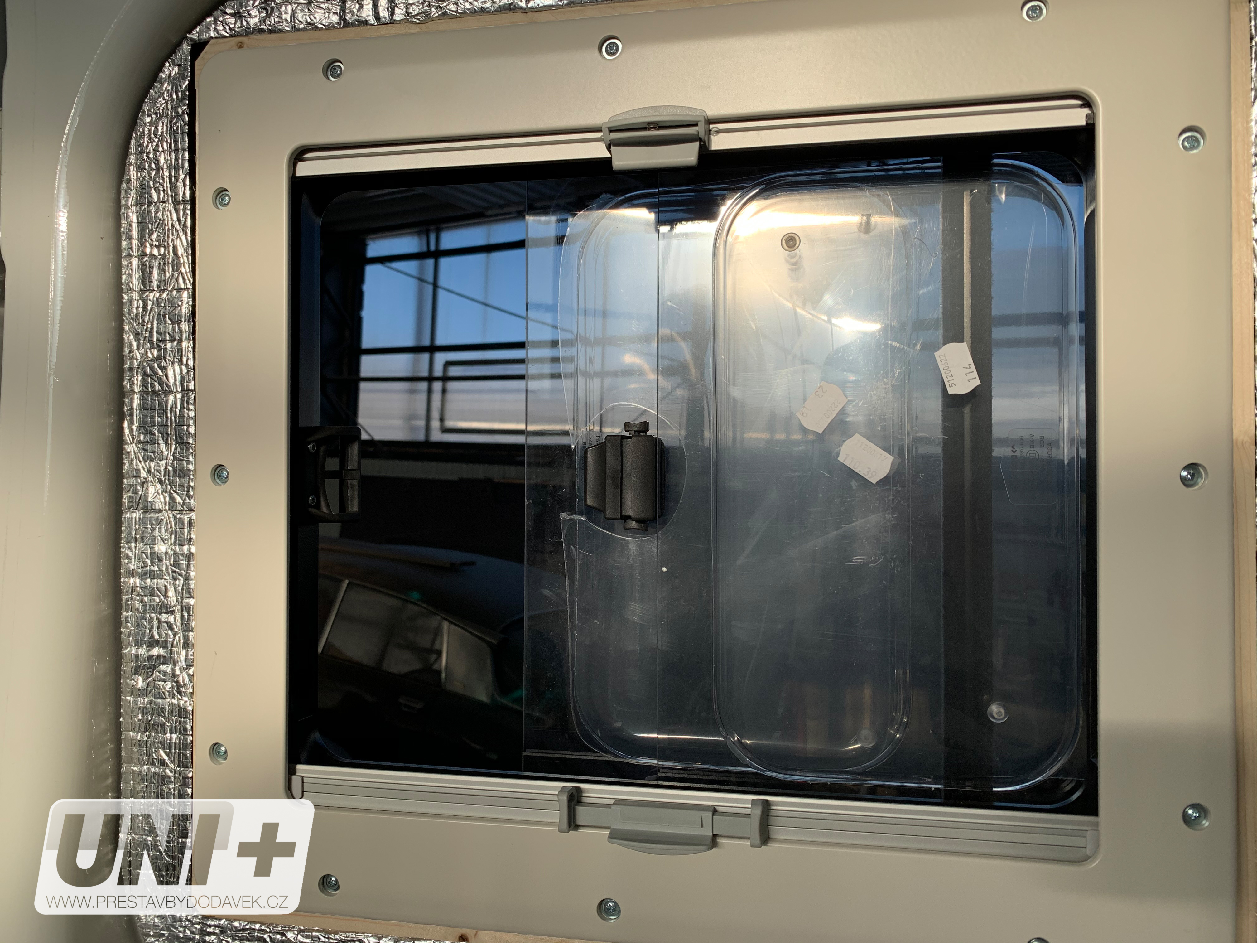Boční okno výsuvné Dometic S-4 | 500x450 mm