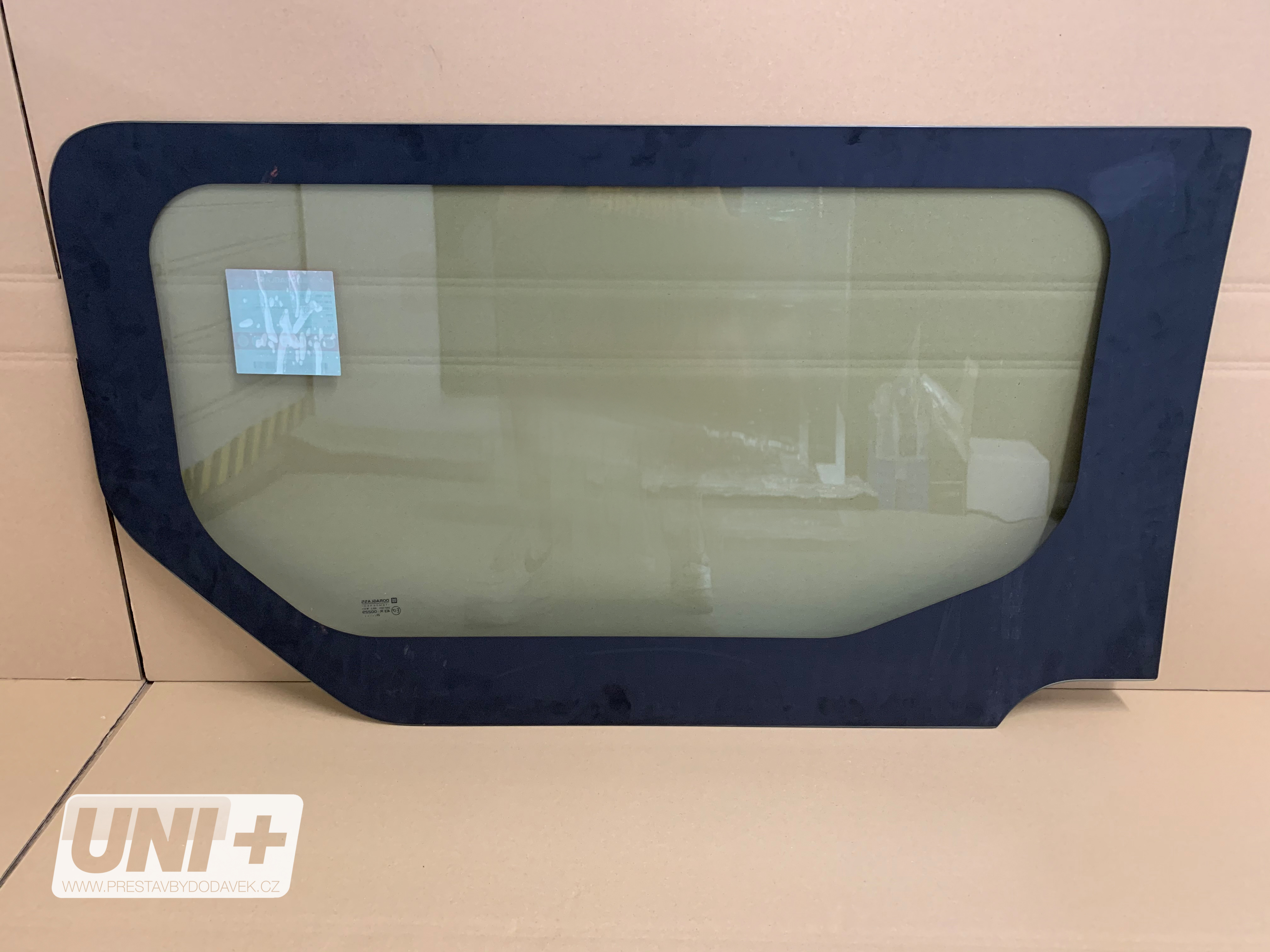 Boční pravé pevné okno - Renault Trafic / Opel Vivaro (L1 a L2)