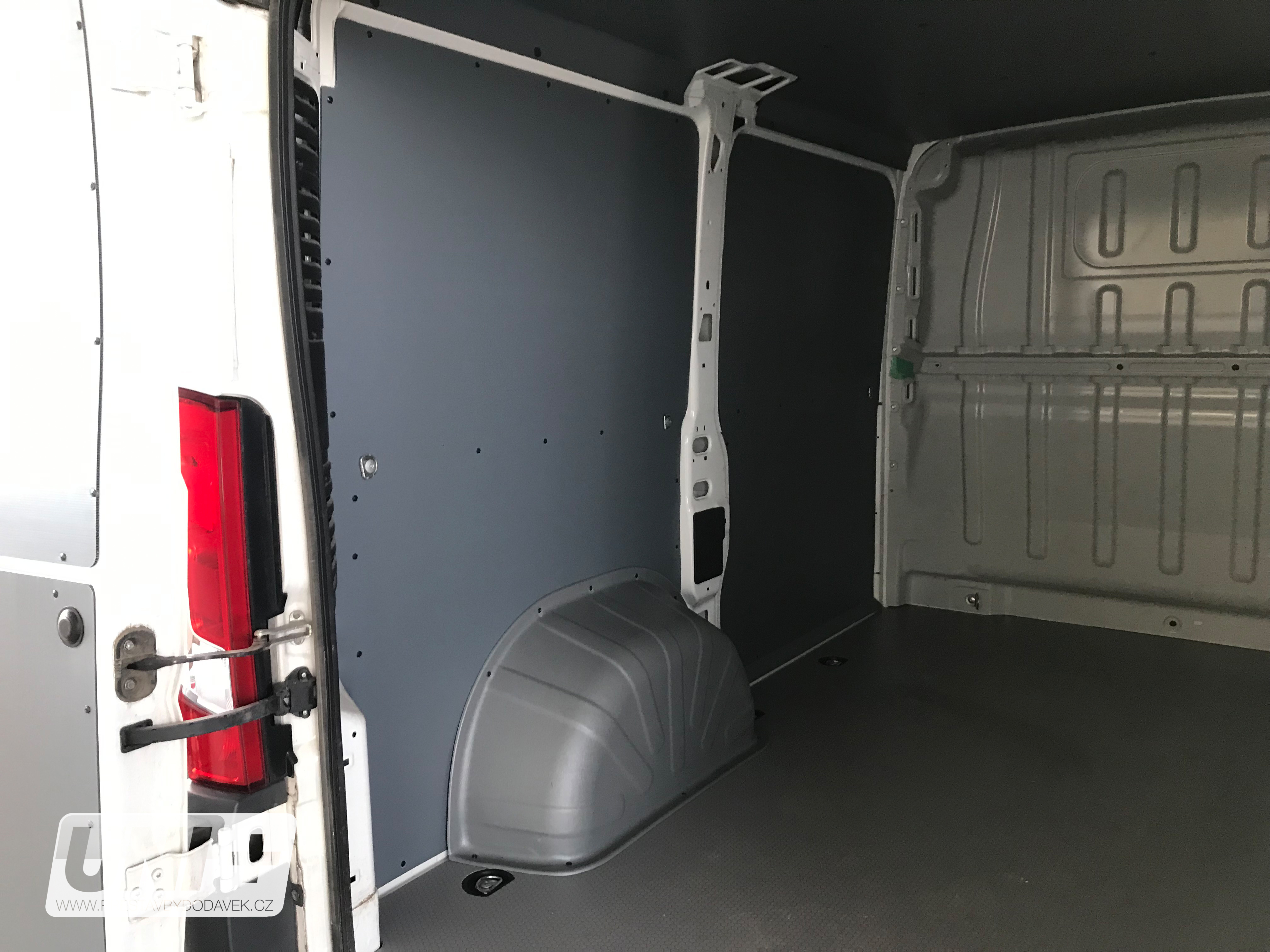 Obložení bočních stěn - polypropylen IP 4 mm Citroen Jumper, Peugeot Boxer, Fiat Ducato X250/X290 | L1H1