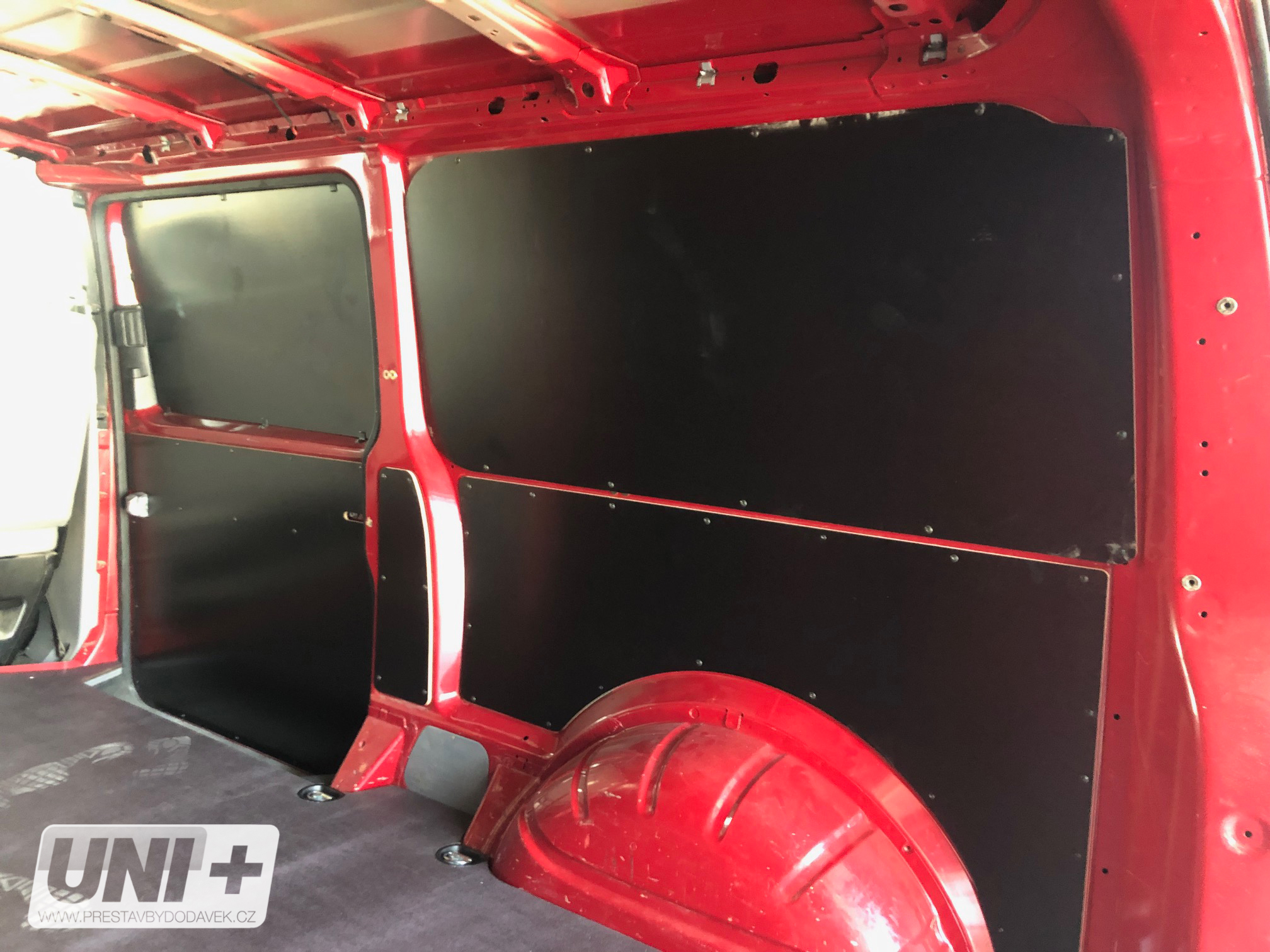 Obložení bočních stěn - překližka 6,5 mm Volkswagen Transporter T5 / T6 (L2H1)