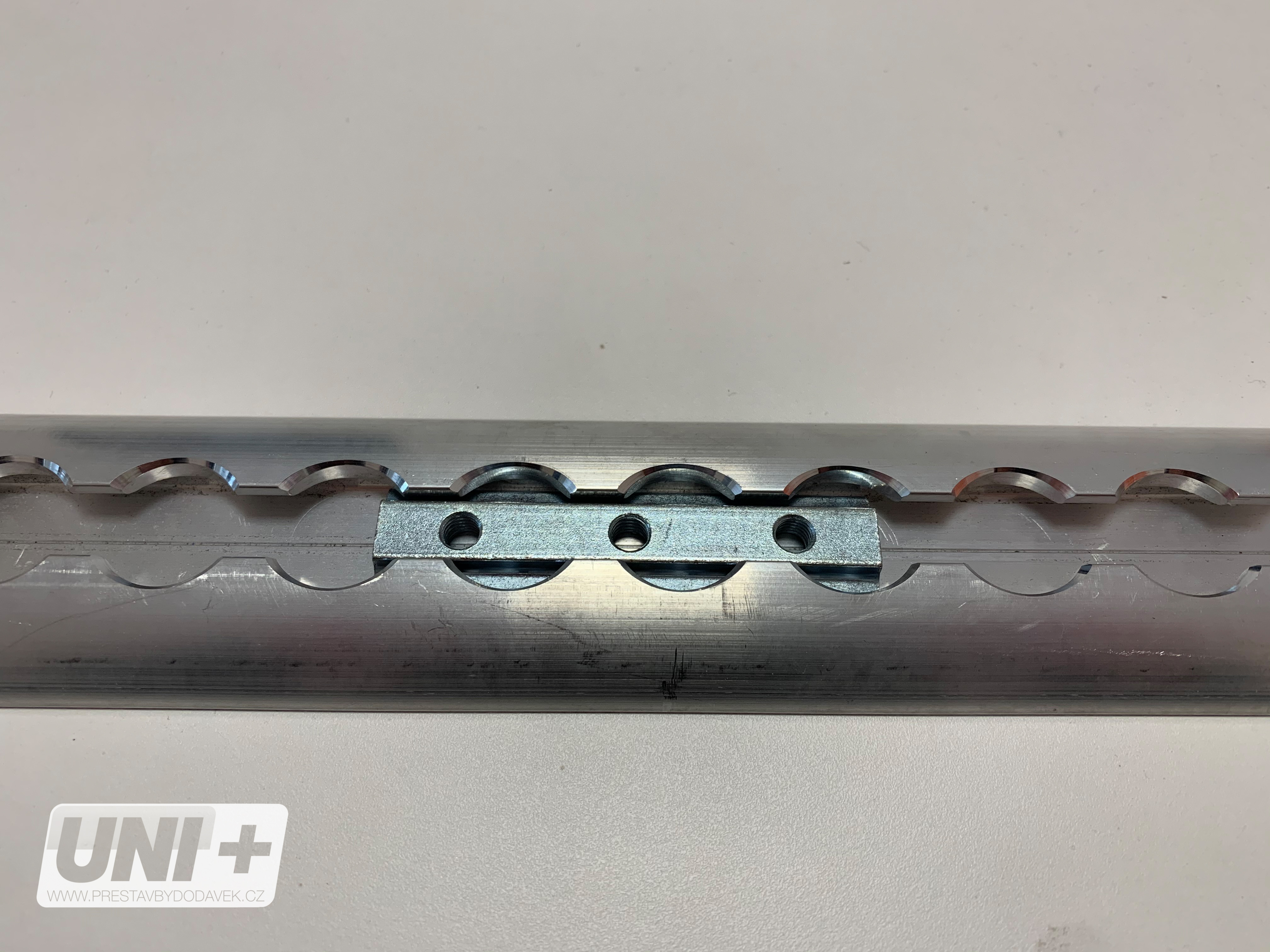 Posuvná T- matice 3x M6 pro airline lištu