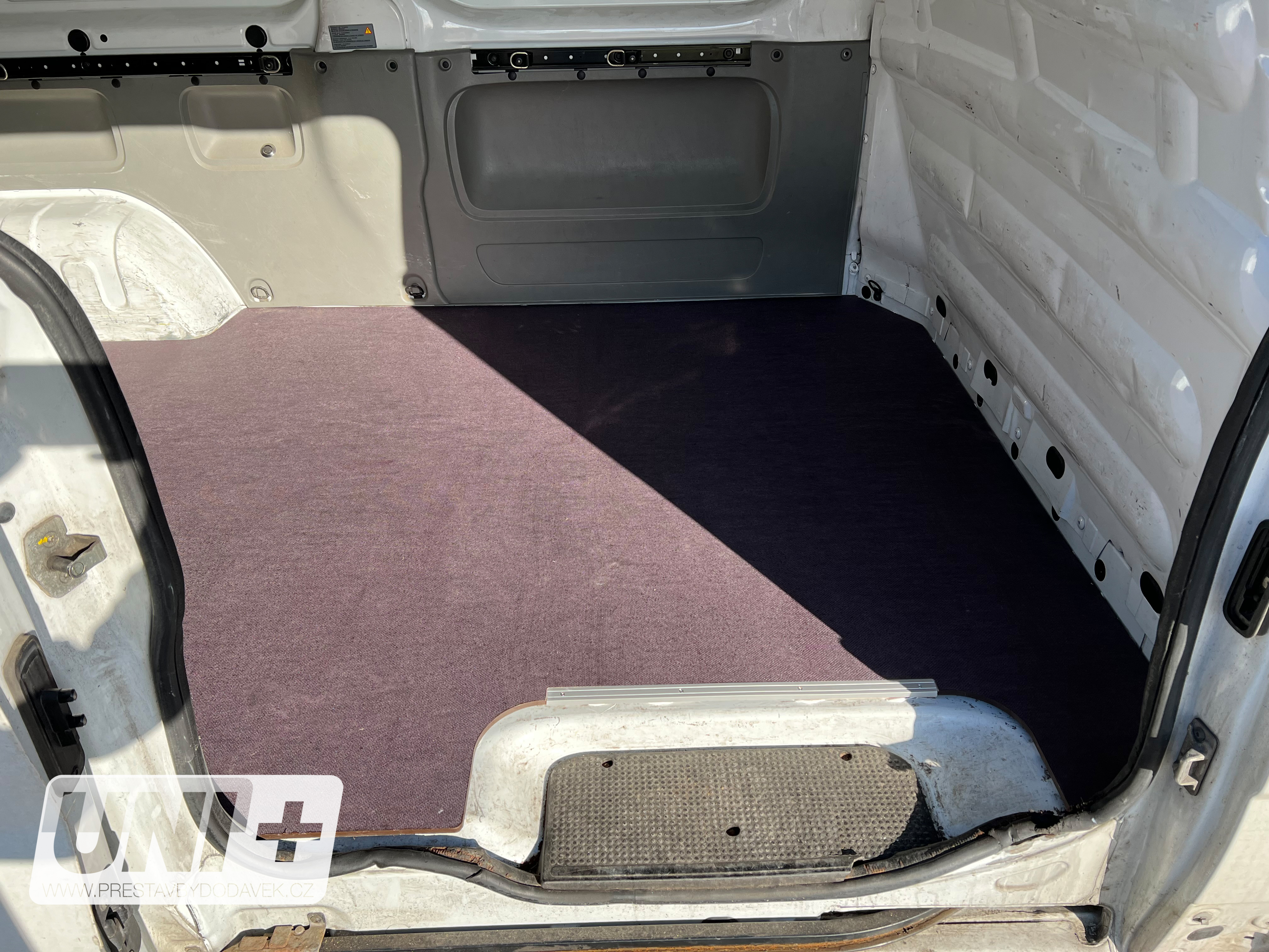 Podlaha - překližka 9 mm Renault Trafic / Opel Vivaro / (L2)