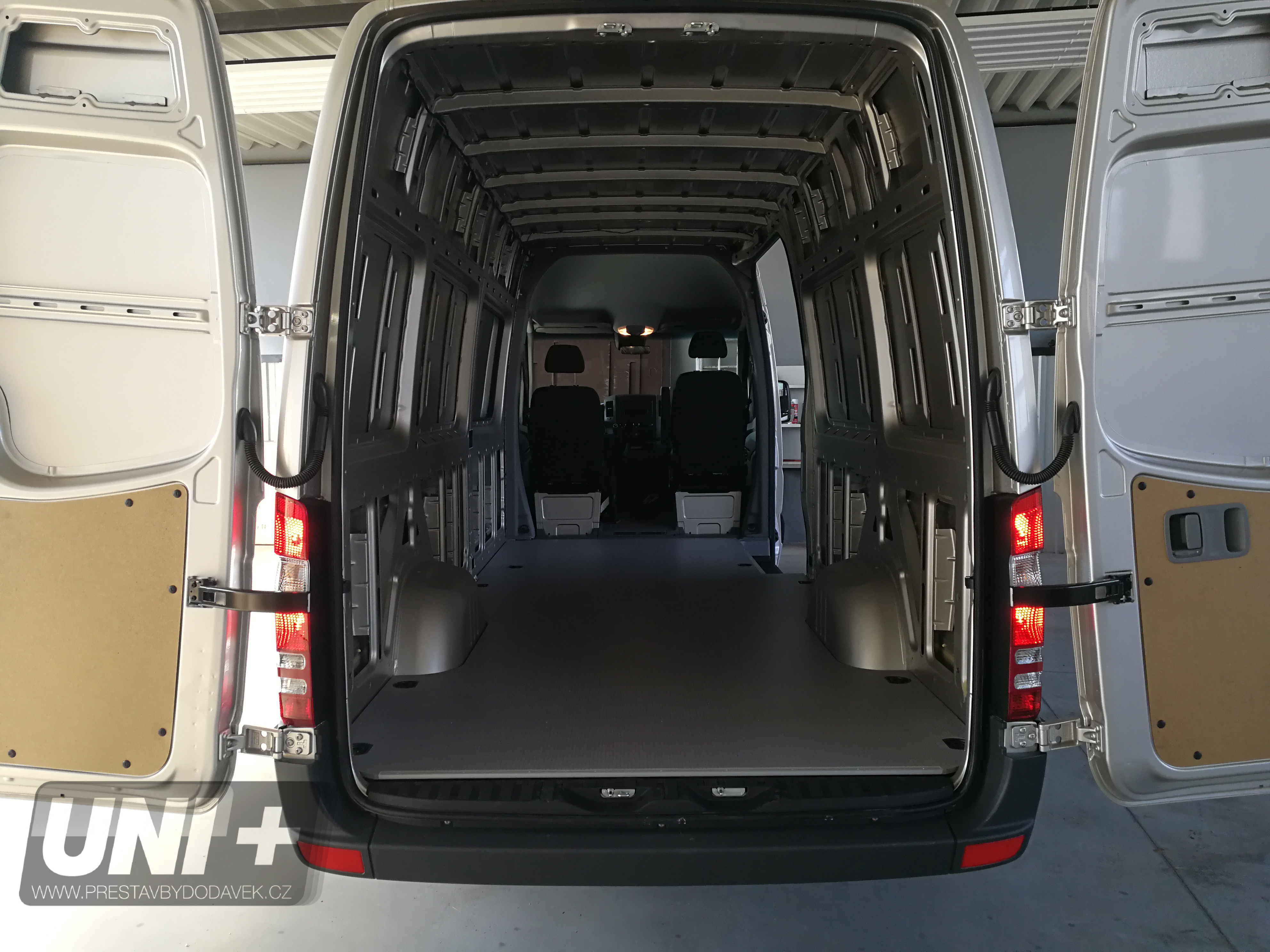 Podlaha - překližka 12 mm HEXA Mercedes-Benz Sprinter / Volkswagen Crafter (L3)