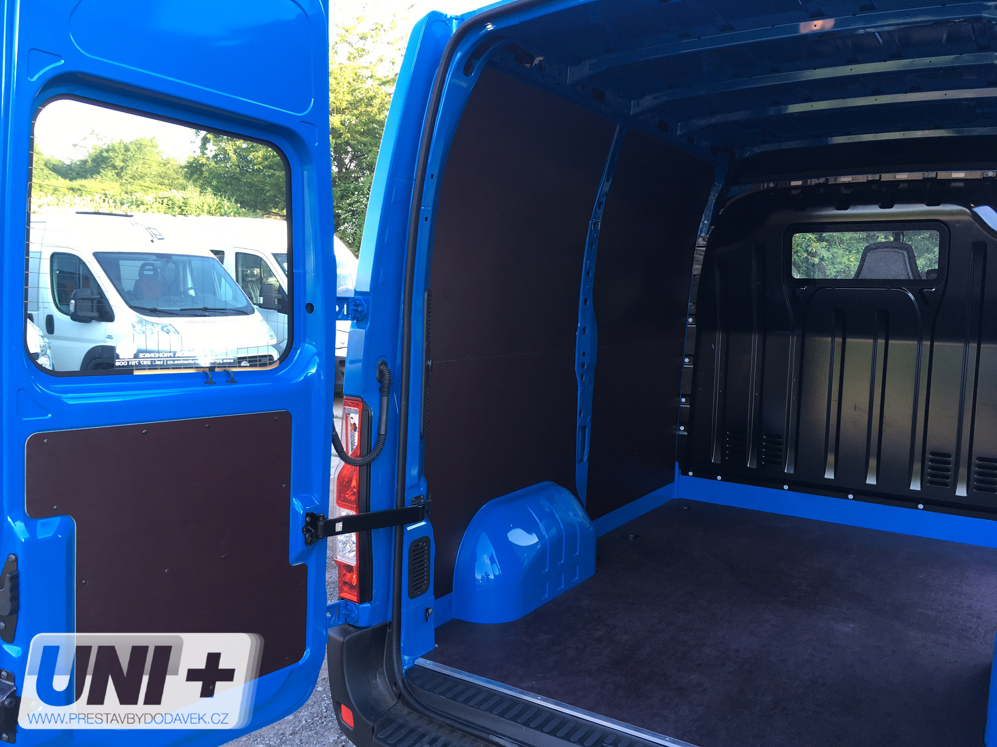 Obložení bočních stěn - překližka 4 mm Renault Master / Opel Movano / Nissan NV400 (L1H2)
