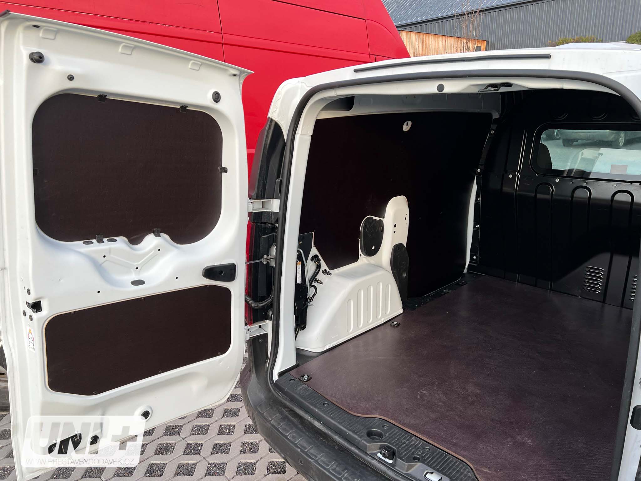 Obložení bočních stěn - překližka 4 mm Renault Express Van (L1)