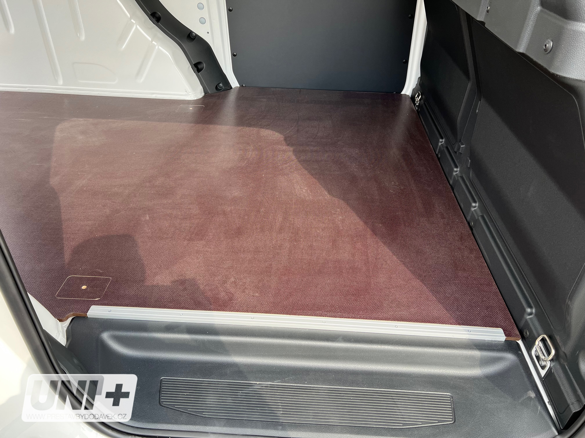 Podlaha - překližka 9 mm Volkswagen Caddy V, Ford Transit Connect III | L2