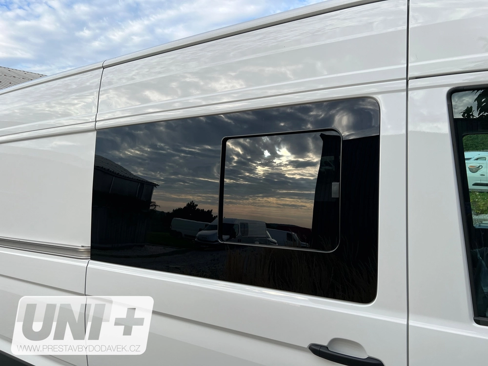 Boční posuvné okno Carbest tónované – VW Crafter / MAN TGE | pravé