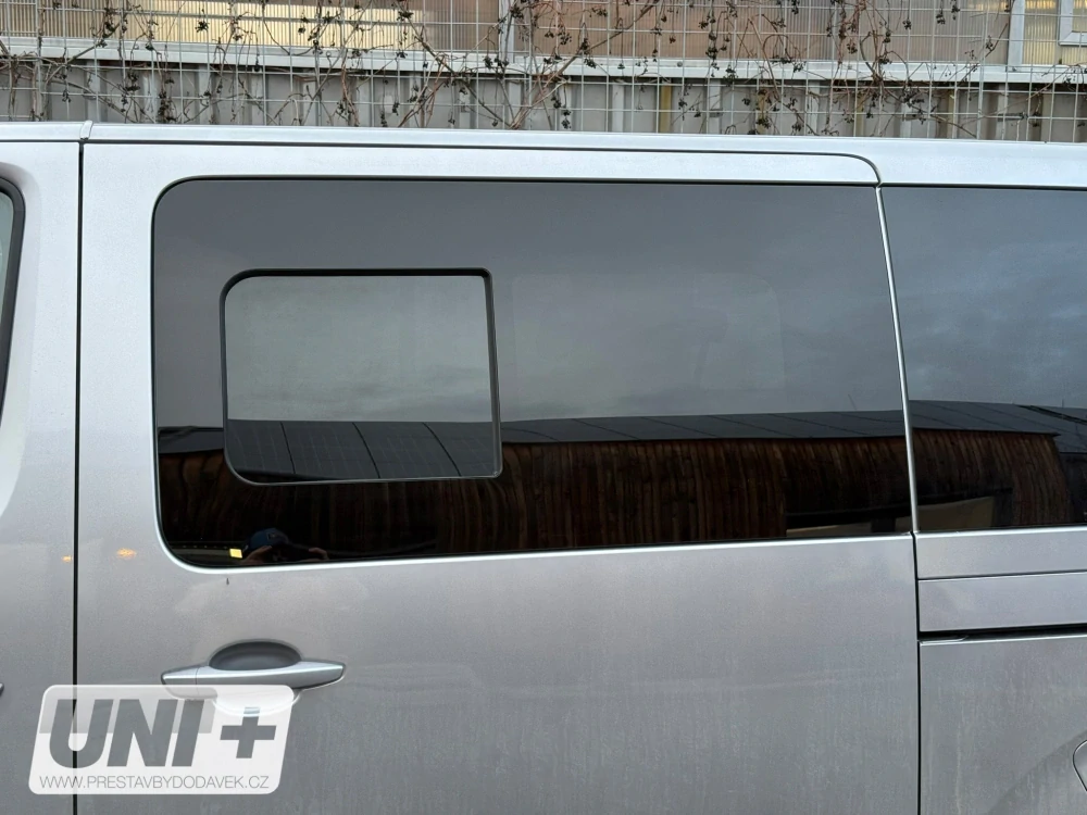 Boční posuvné okno Carbest tónované – Citroen Jumpy / Peugeot Expert / Toyota Proace | levé