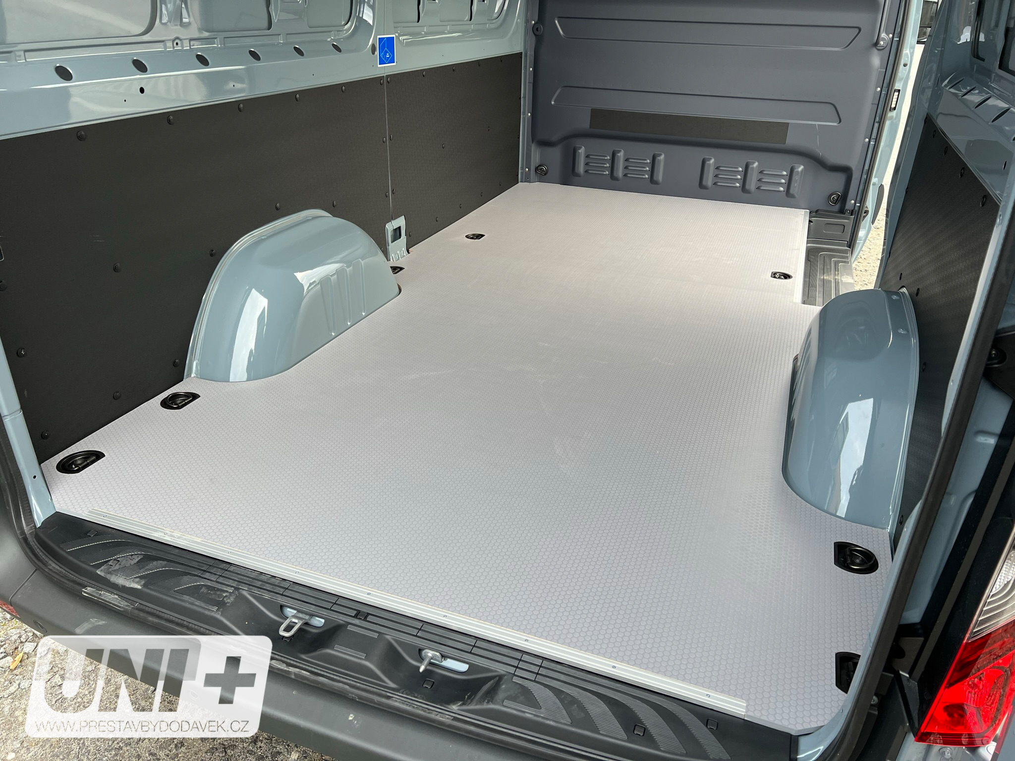 Podlaha Překližka 12 mm HEXA - Mercedes-Benz Sprinter RWD (3272 mm)