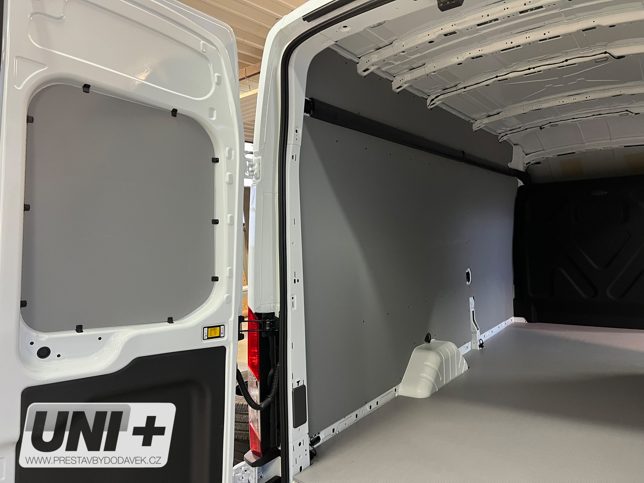 Obložení bočních stěn - polypropylen IP 4 mm Ford Transit L4H3