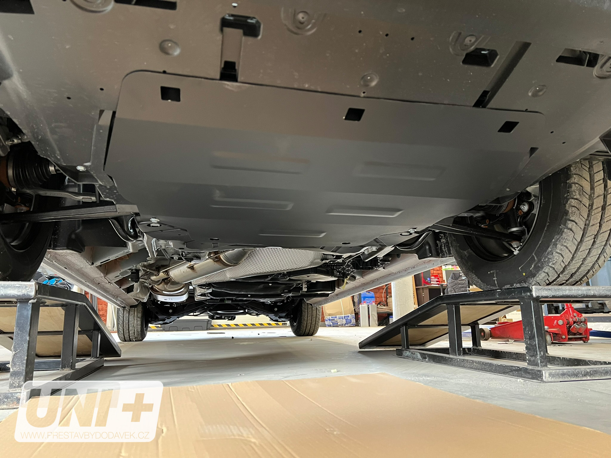 Kryt pod motor plech 2,0mm | Citroen Jumpy / Peugeot Expert (16-24) | Opel Vivaro (19-24), Fiat Scudo (22-24)