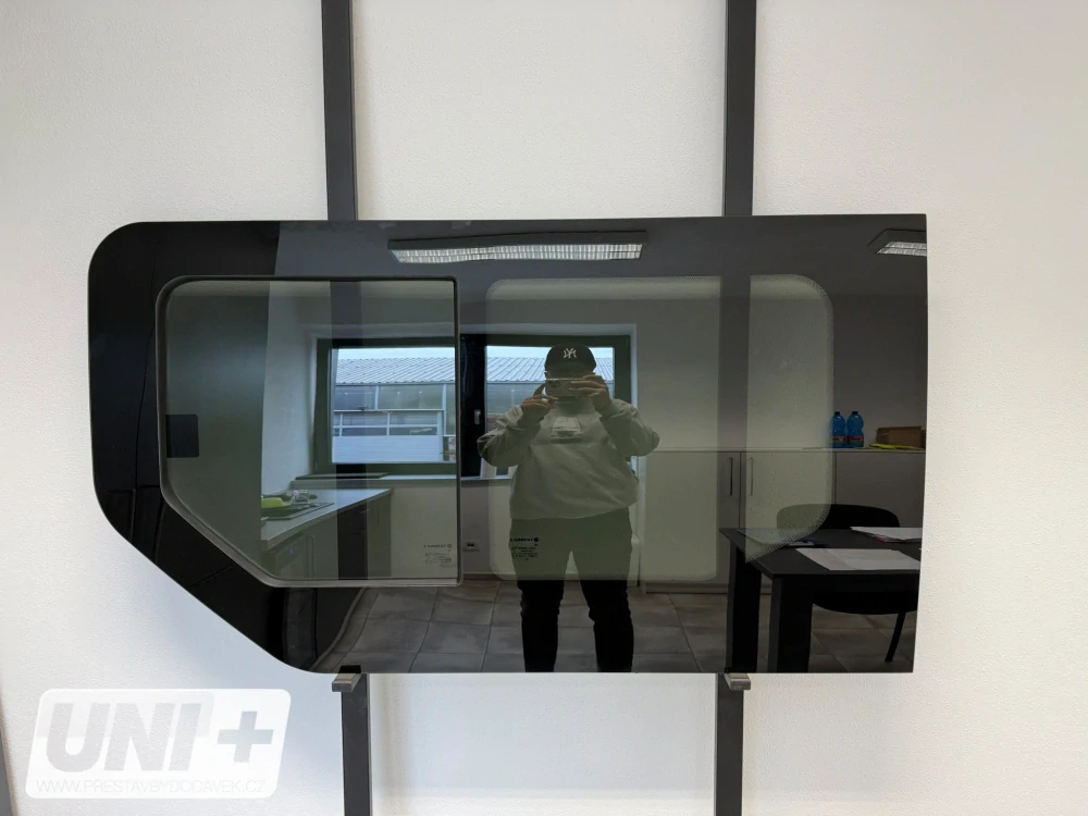 Boční posuvné okno Carbest tónované – Renault Trafic | levé