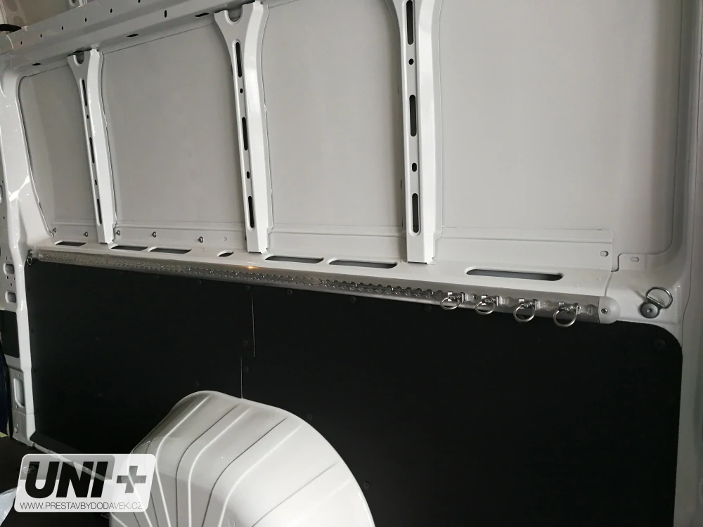 Koncovka Airline lišty