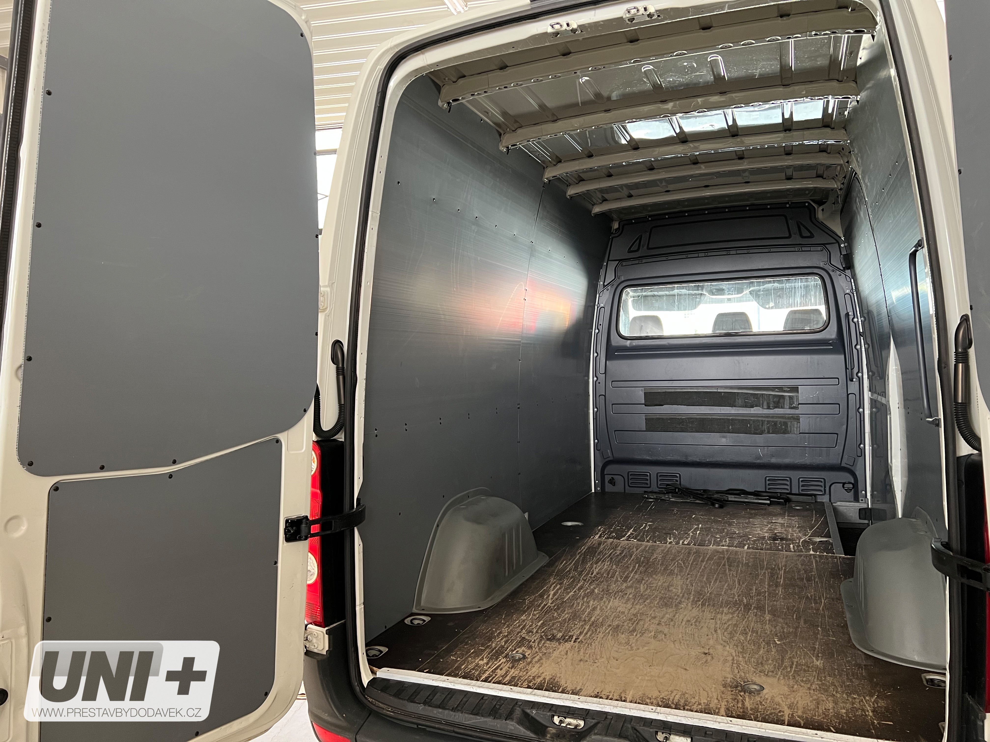 Obložení bočních stěn - polypropylen IP 4 mm Mercedes-Benz Sprinter / Volkswagen Crafter (L2H2)