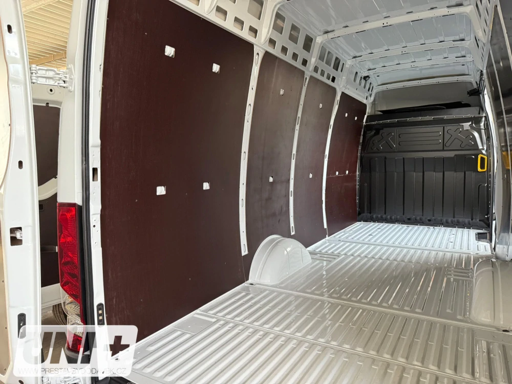 Obložení bočních stěn - překližka 4 mm Iveco Daily (18 m³)