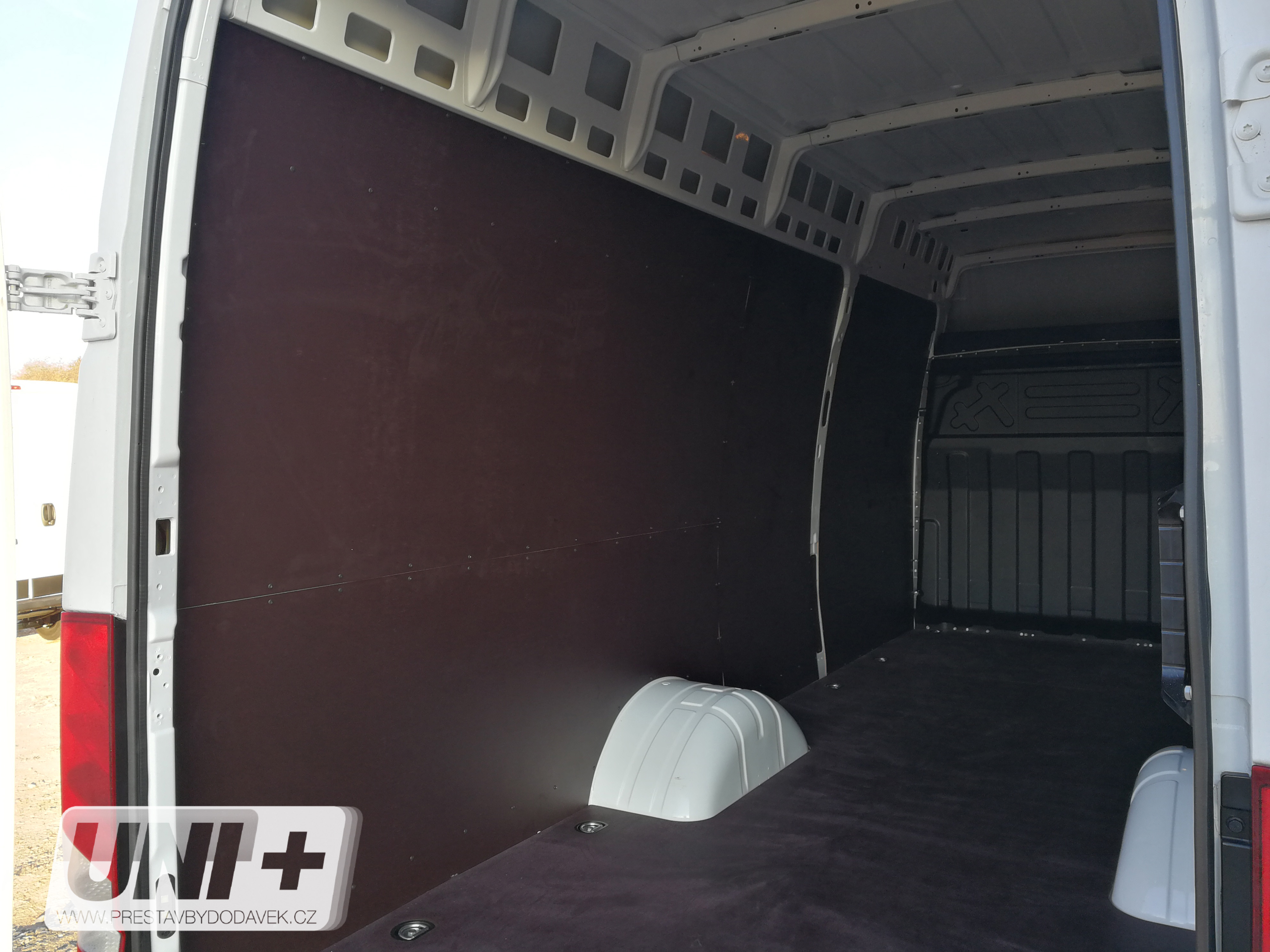 Obložení bočních stěn - překližka 6,5 mm Iveco Daily (18 m³)