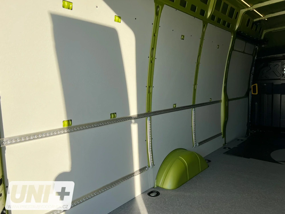 Obložení bočních stěn - polypropylen IP 4 mm Iveco Daily (18 m³)