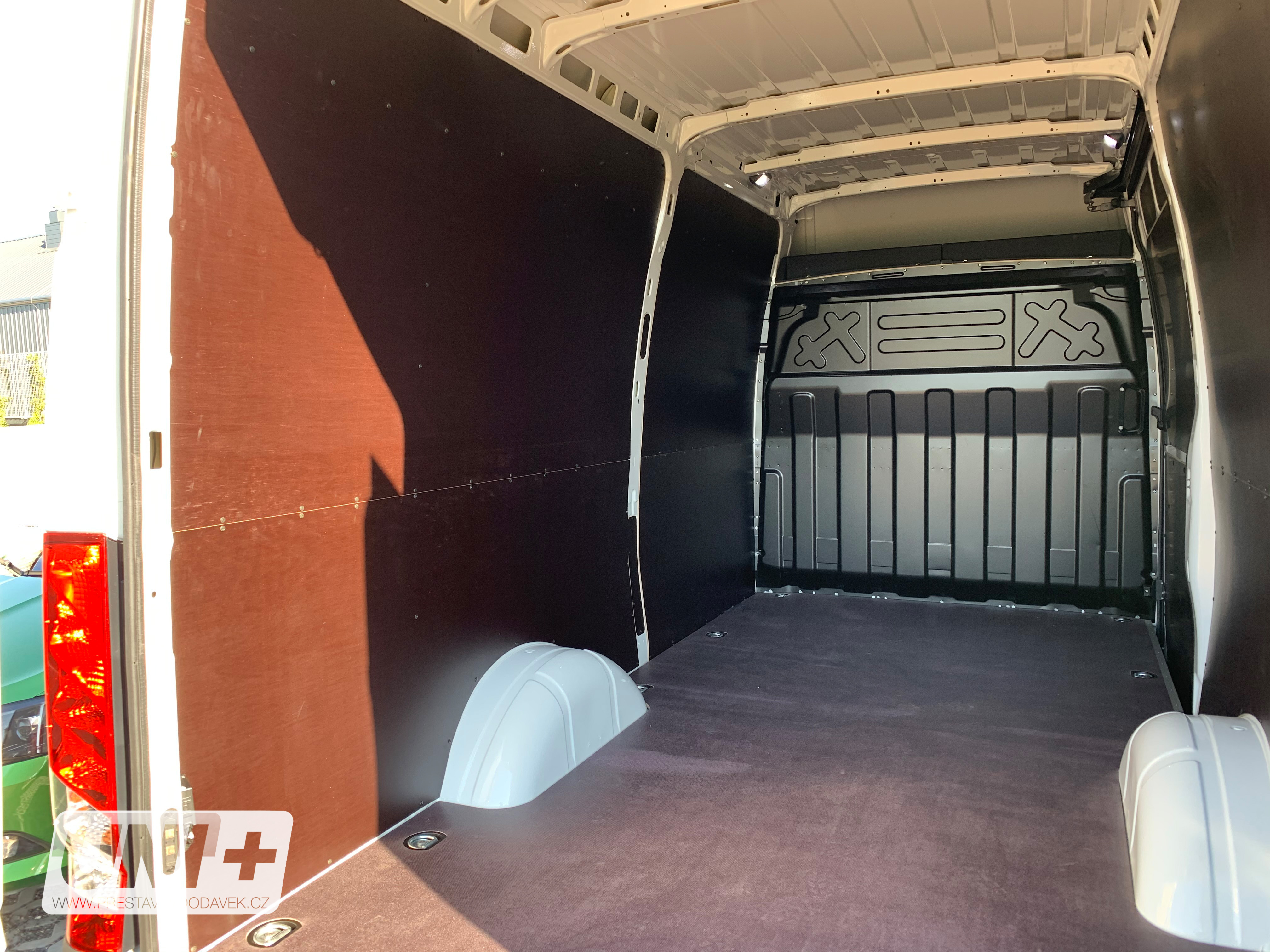 Obložení bočních stěn - překližka 4 mm Iveco Daily (12m³)