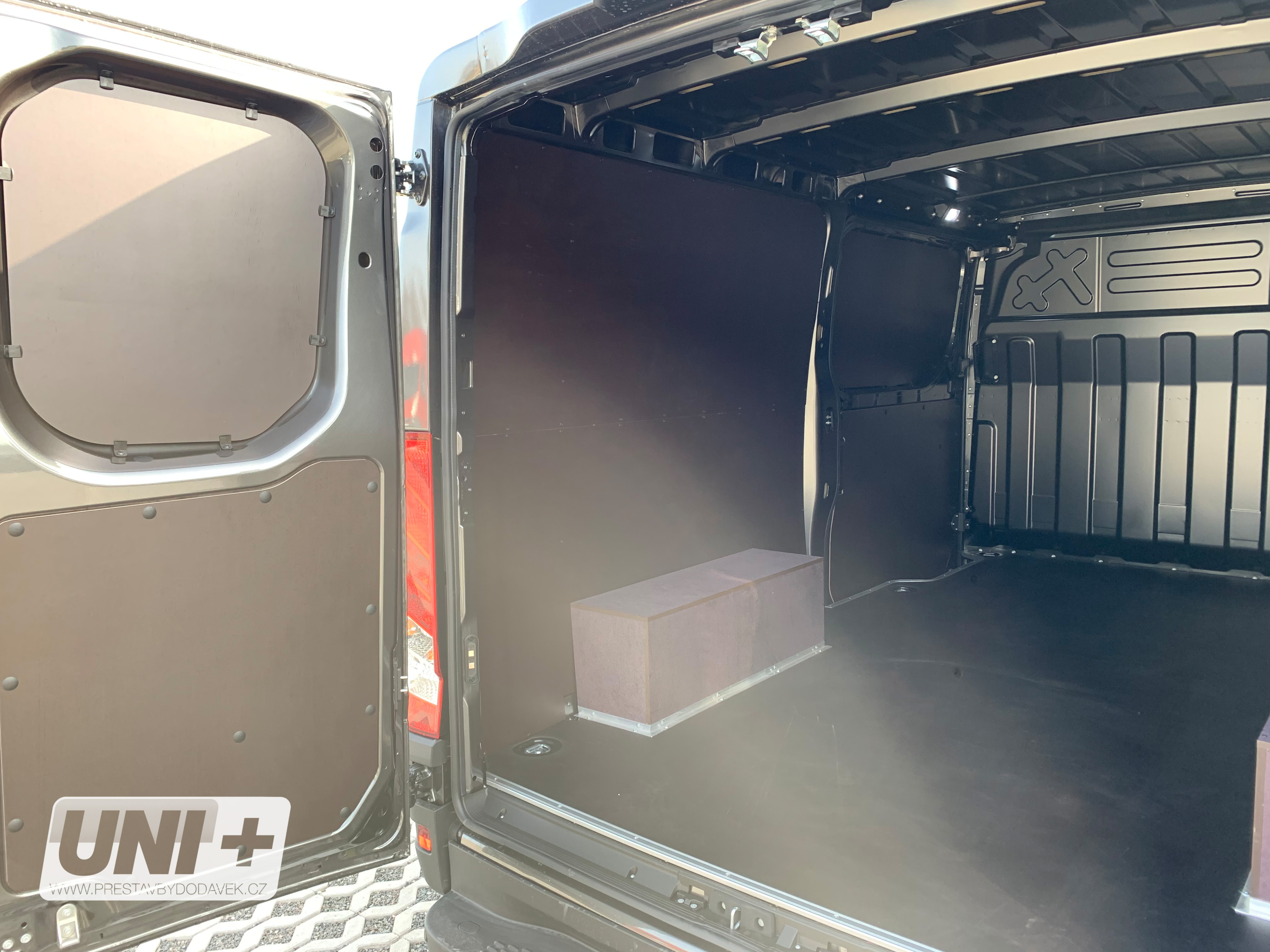 Obložení bočních stěn - překližka 4 mm Iveco Daily (9m³)