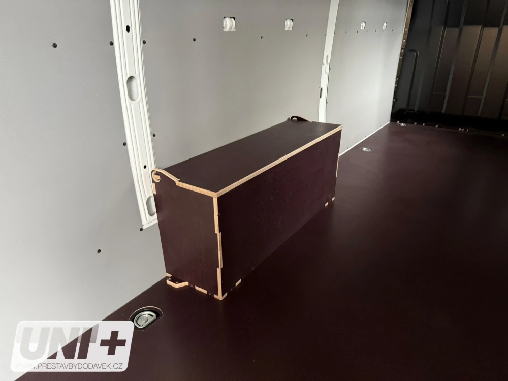 Kryty podběhů s pantem - překližka Iveco Daily 2014-