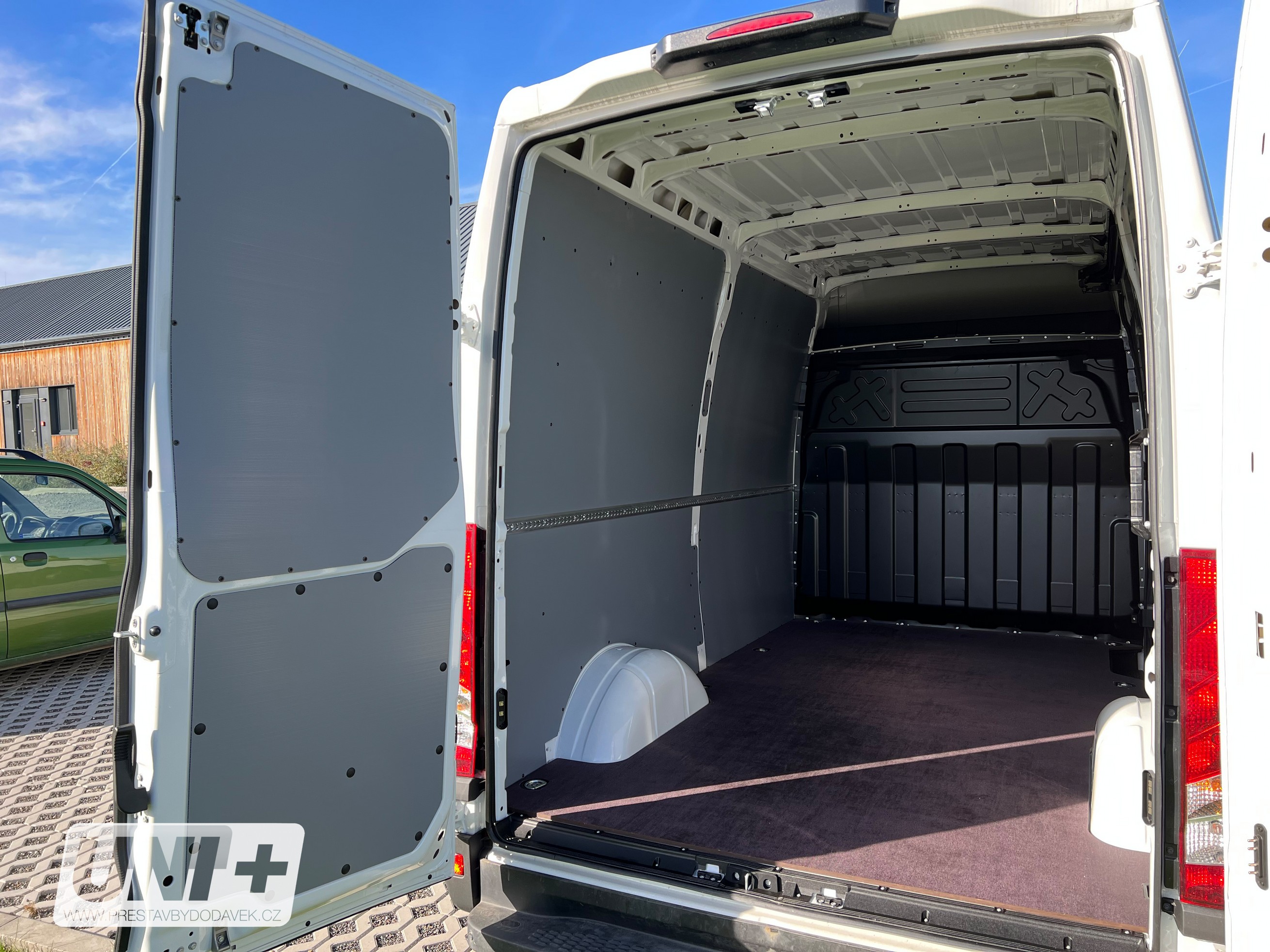 Obložení bočních stěn - polypropylen IP 4 mm Iveco Daily (10,8 m³)