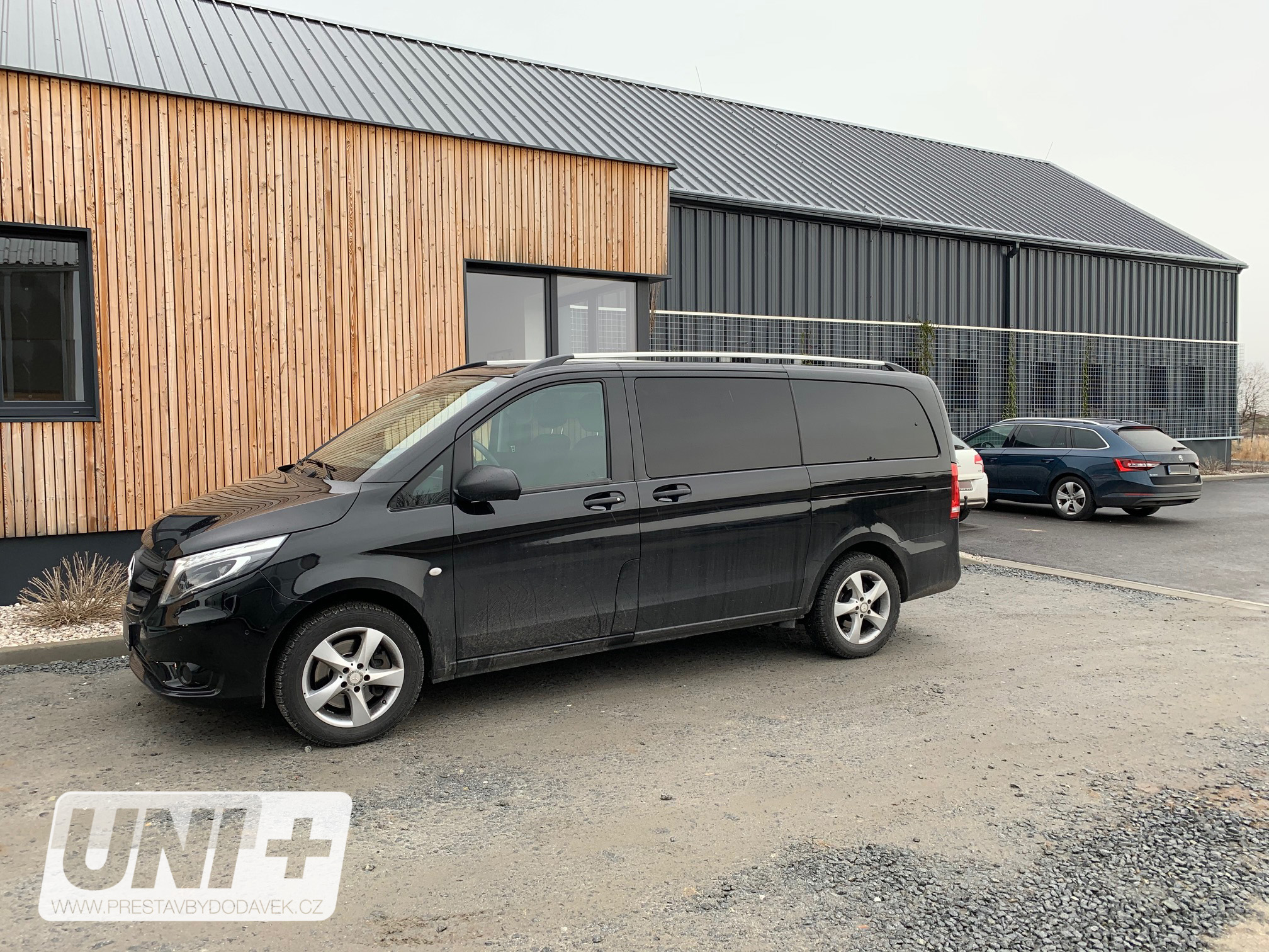 Omtec Solid podélné střešní nosiče odstín stříbrné - Mercedes-Benz Vito (LONG)