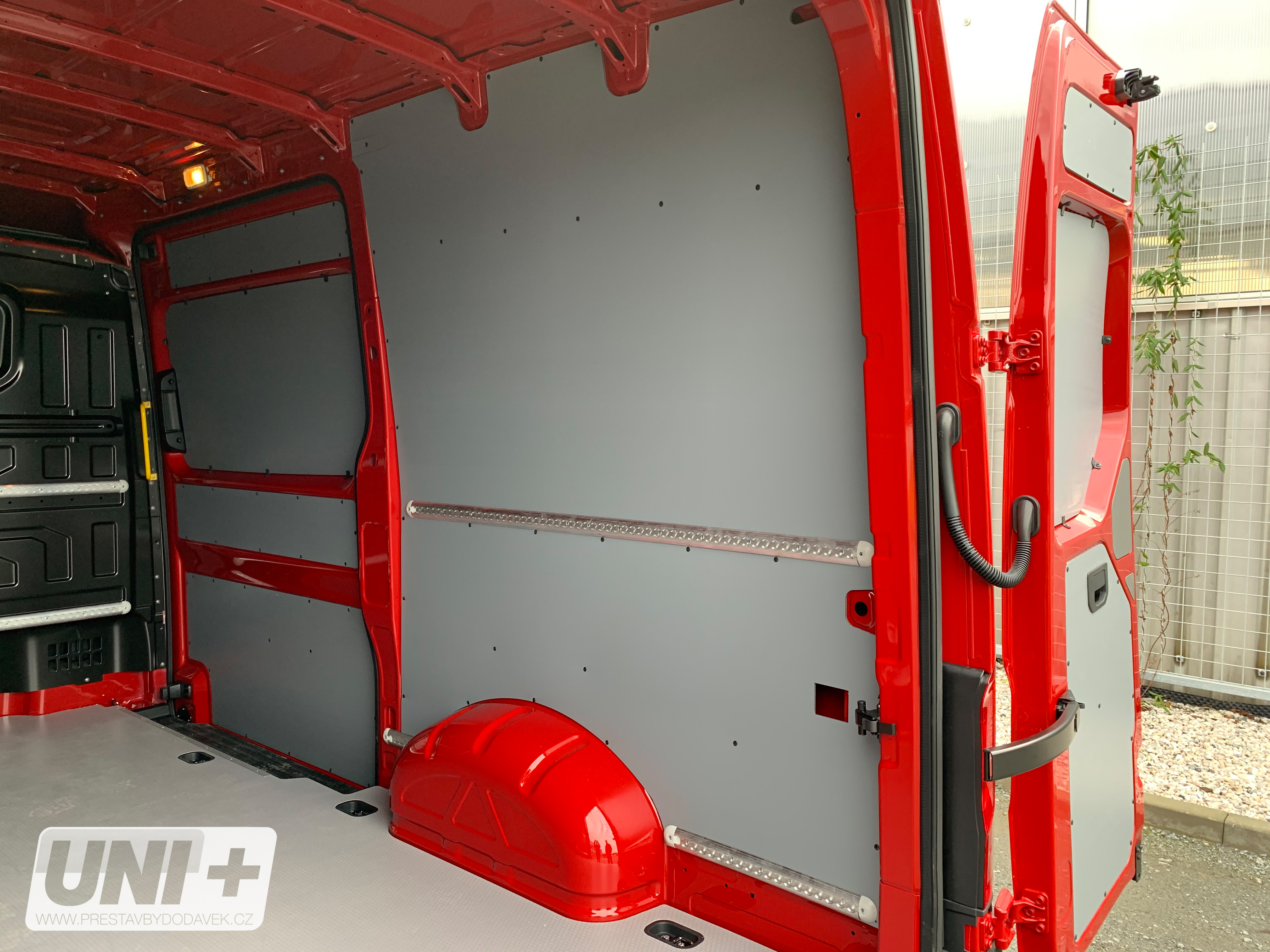 Obložení bočních stěn - polypropylen IP 4 mm Volkswagen Crafter / MAN TGE (L3H3)