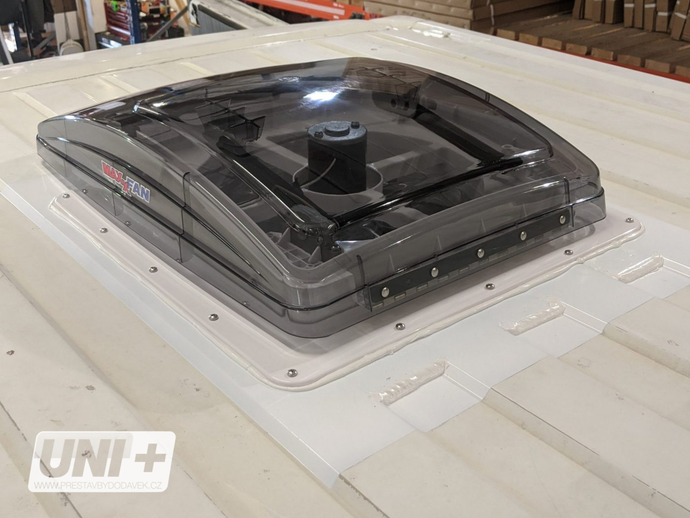 Střešní ventilátor Roof Fan MaxxFan Deluxe | tint