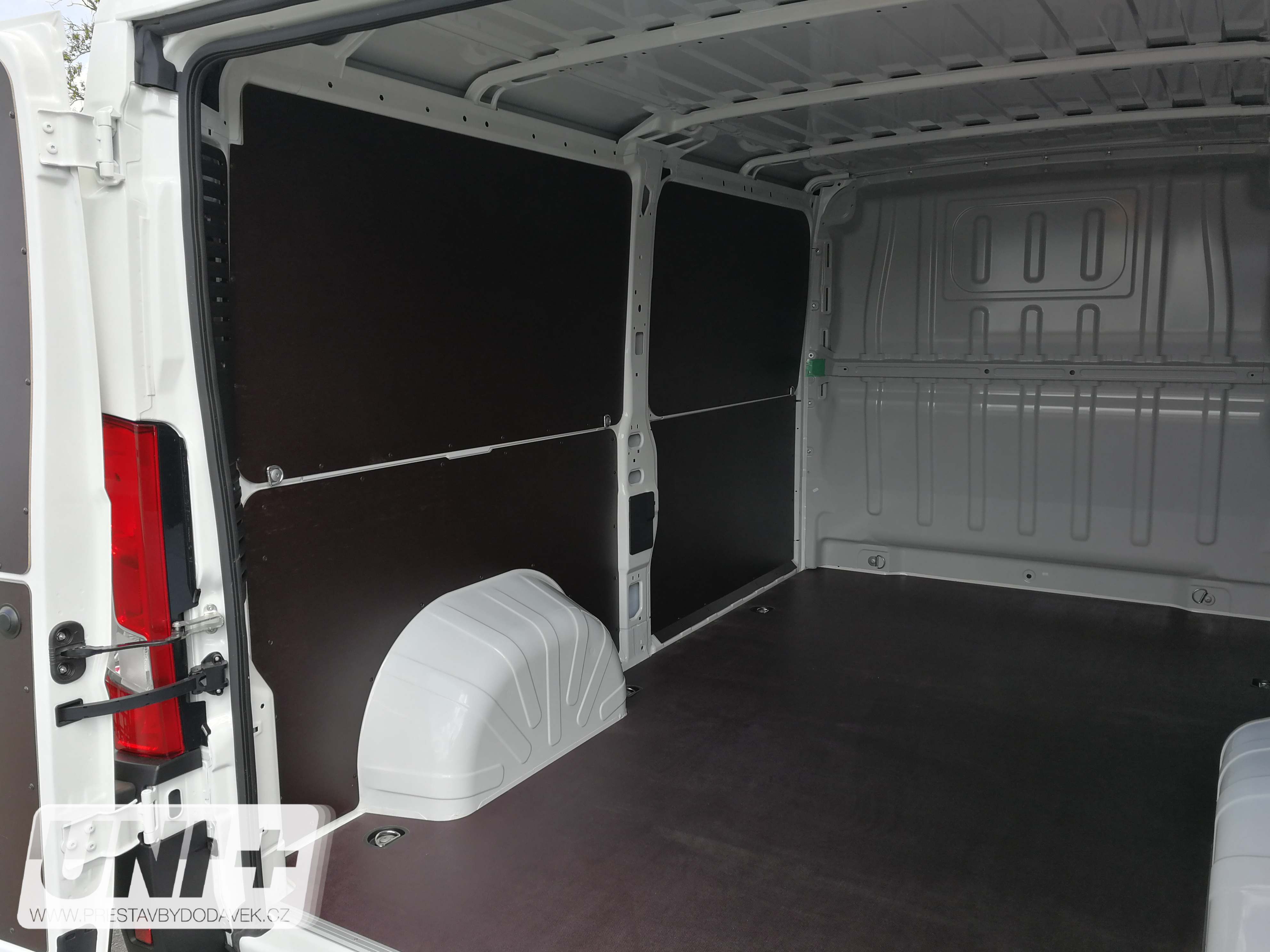 Obložení bočních stěn - překližka 4 mm Citroen Jumper, Peugeot Boxer, Fiat Ducato X250/X290 | L2H1