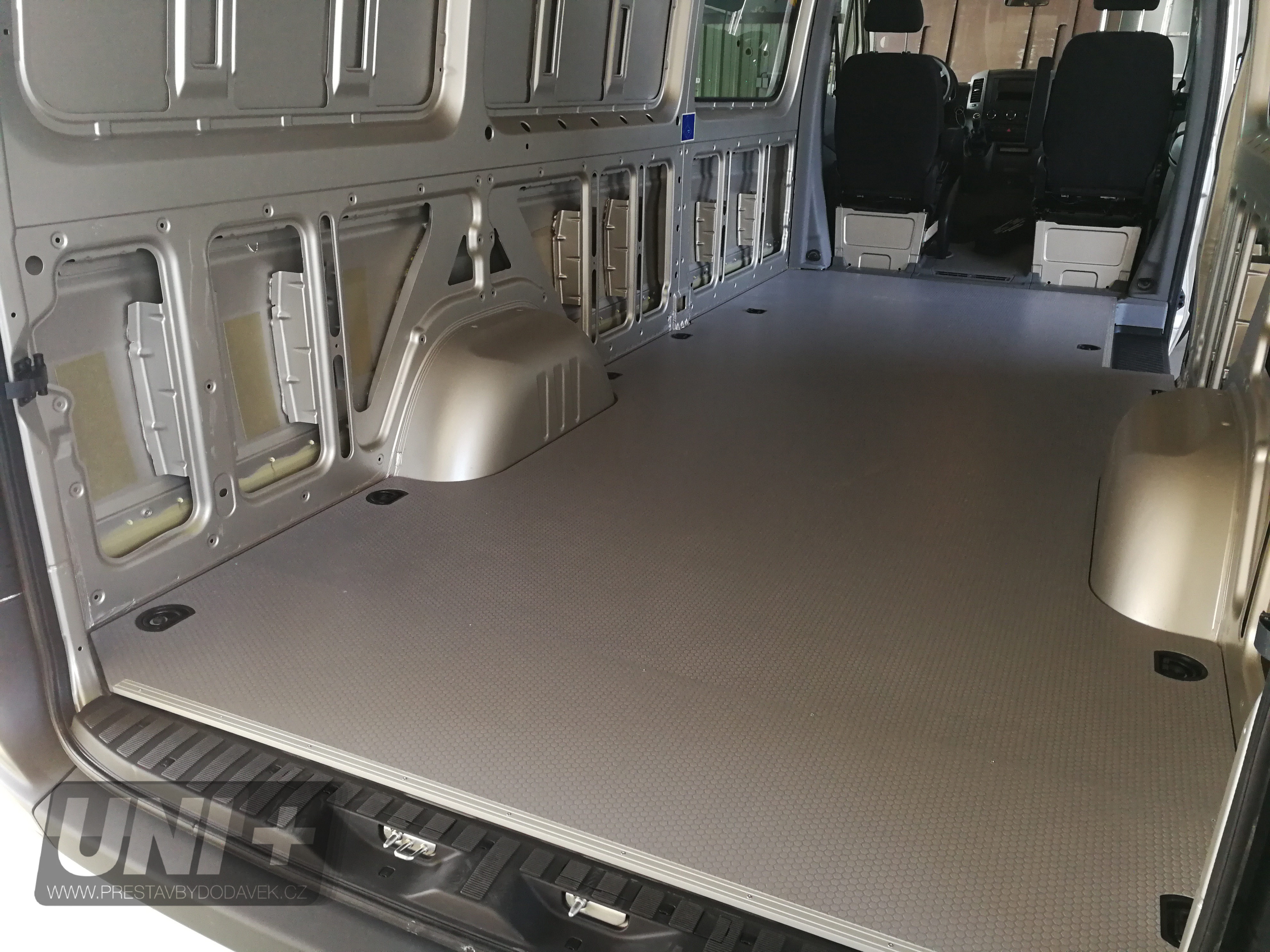 Podlaha - překližka 12 mm HEXA Mercedes-Benz Sprinter / Volkswagen Crafter (L3)