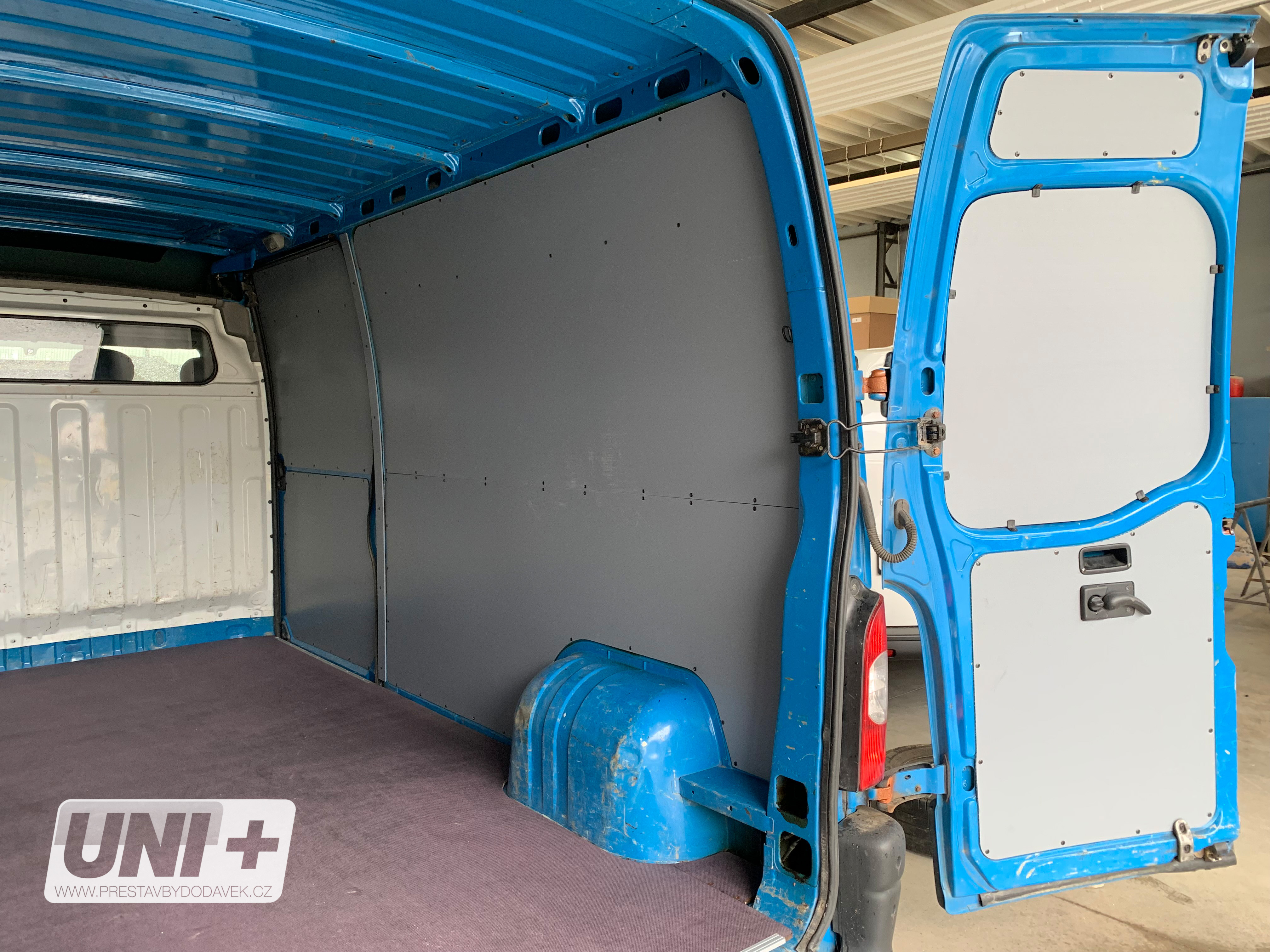 Obložení bočních stěn - polypropylen IP 4 mm Renault Master / Opel Movano | L3H2