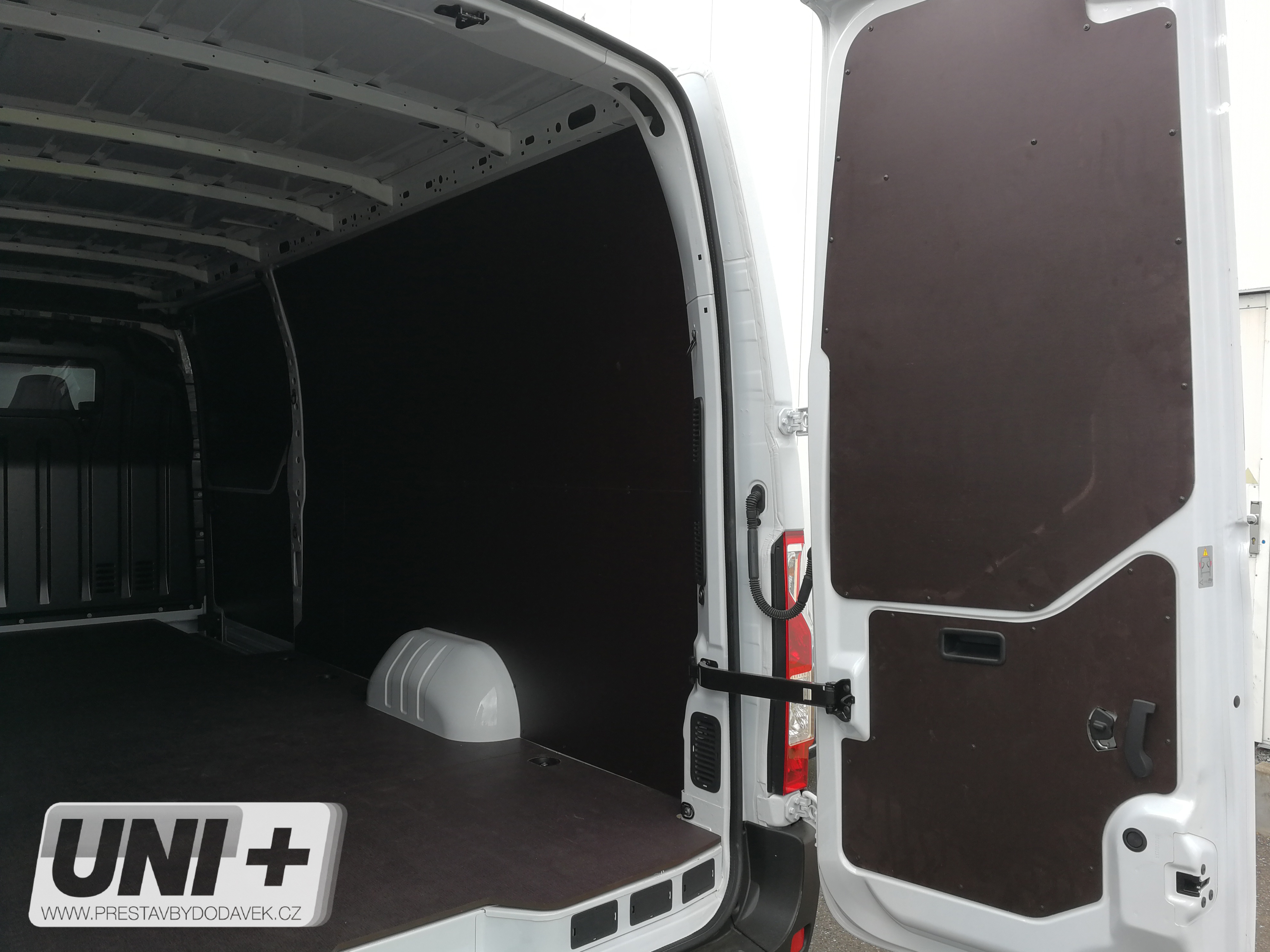 Obložení bočních stěn - překližka 6,5 mm Renault Master / Opel Movano (L4H2 RWD)