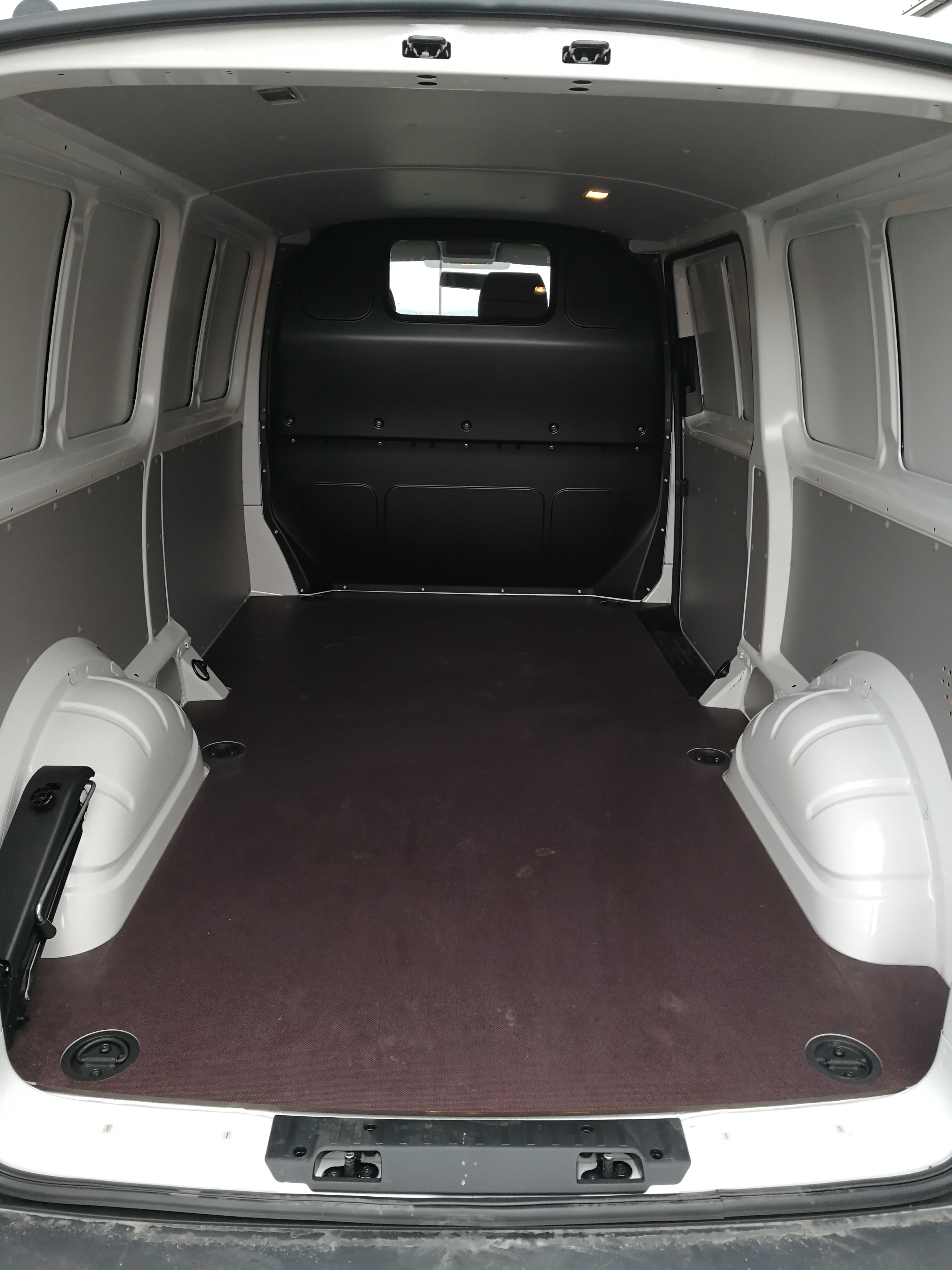 Podlaha - překližka 9 mm Volkswagen Transporter T5 / T6 (L2)