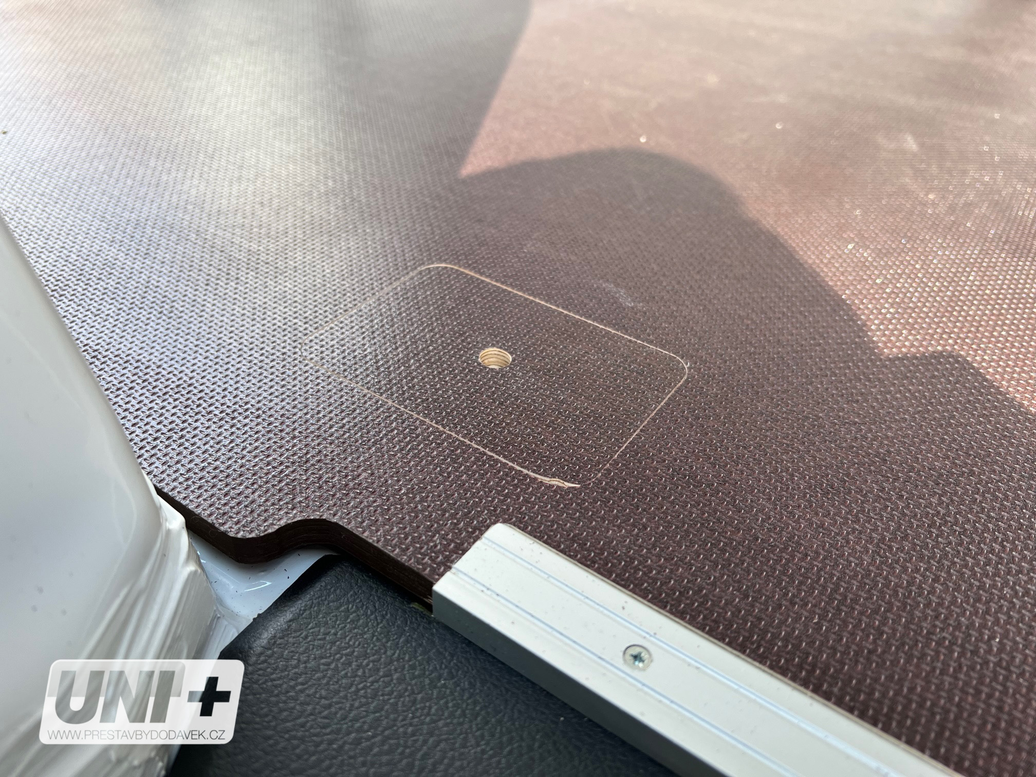 Podlaha - překližka 9 mm Volkswagen Caddy V, Ford Transit Connect III | L2