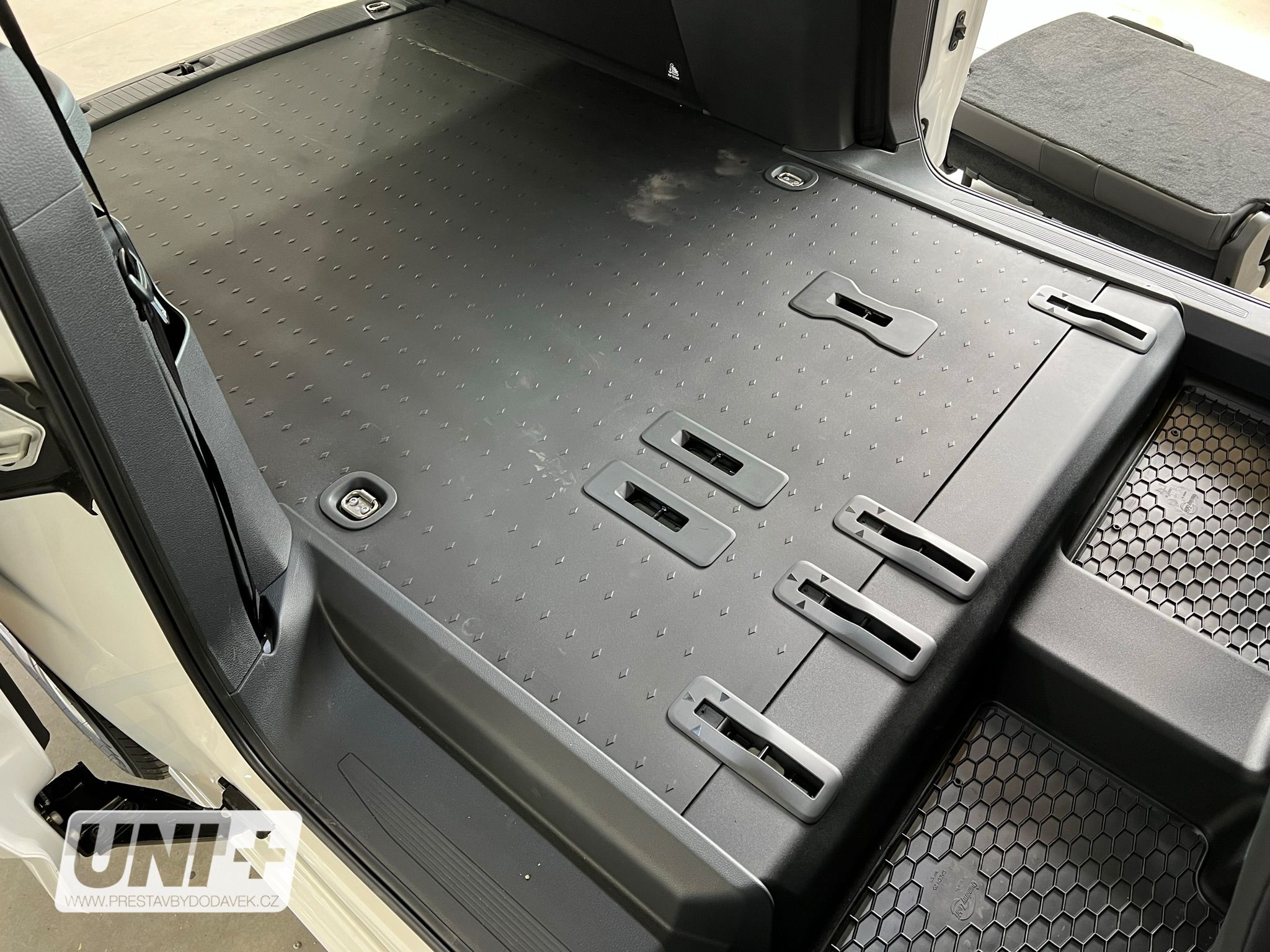Podlaha - překližka 9 mm Volkswagen Caddy V, Ford Tourneo Connect III | L2