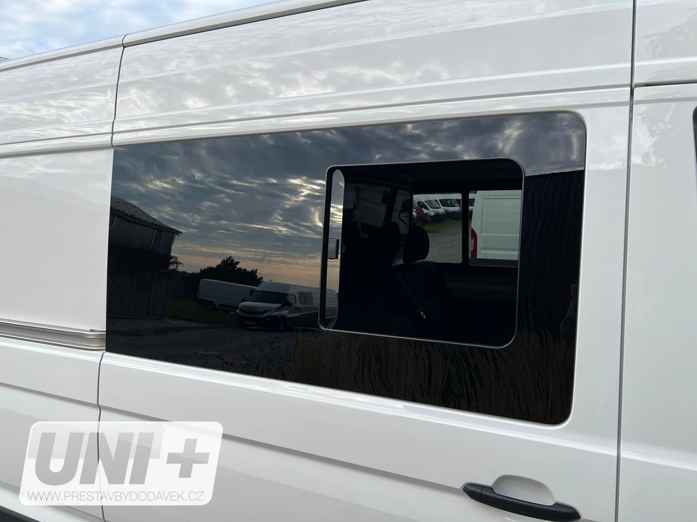 Boční posuvné okno Carbest tónované – VW Crafter / MAN TGE | pravé