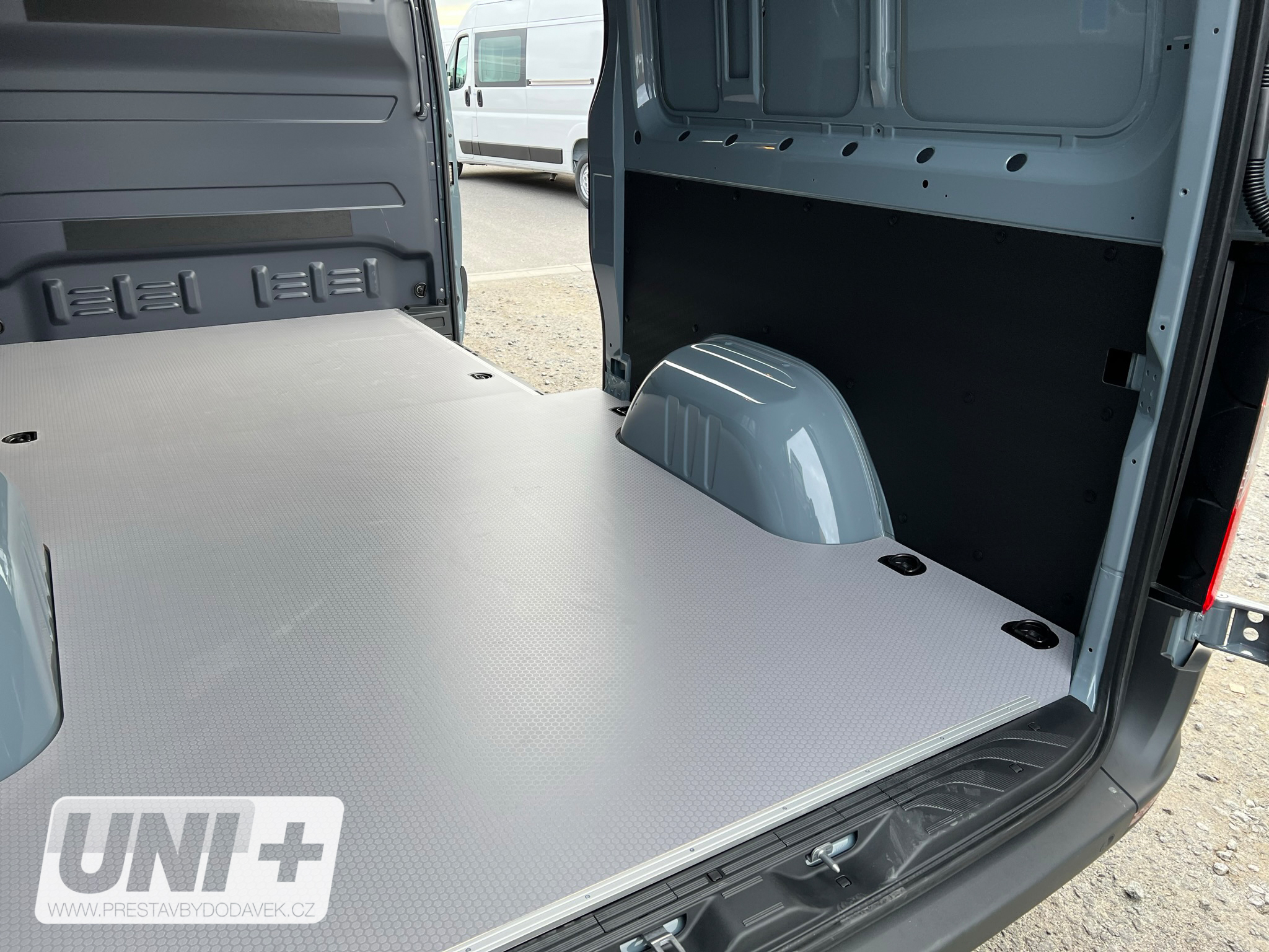 Podlaha Překližka 12 mm HEXA - Mercedes-Benz Sprinter RWD (3272 mm)