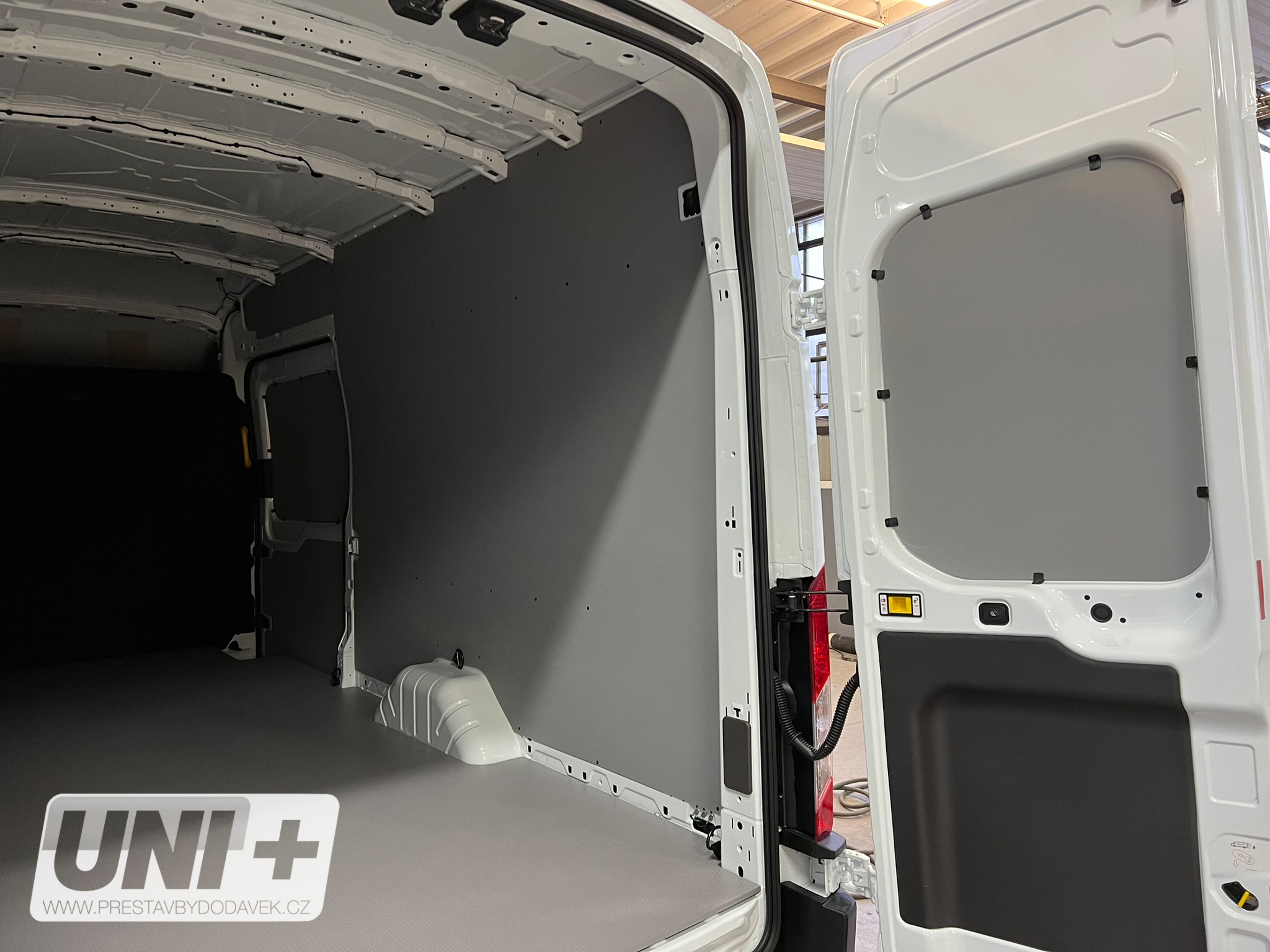 Obložení bočních stěn - polypropylen IP 4 mm Ford Transit L4H3