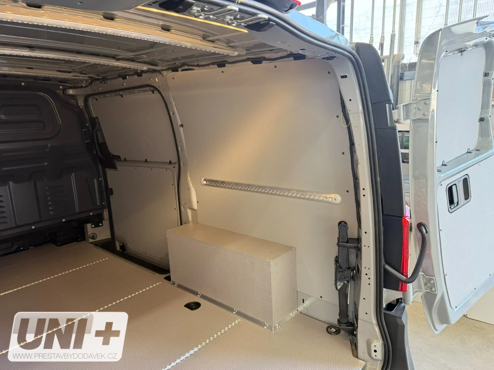 Obložení bočních stěn - polypropylen IP 4 mm Mercedes-Benz Vito (L2)
