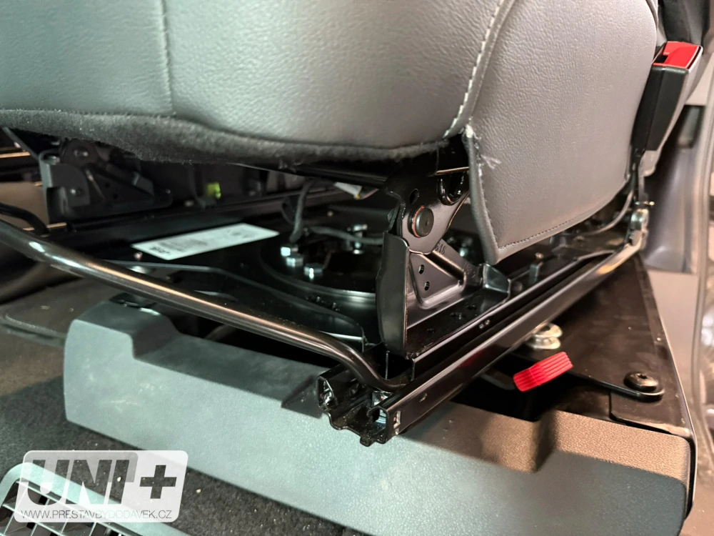 Otočná konzole pro Renault Trafic X82 - strana spolujezdce