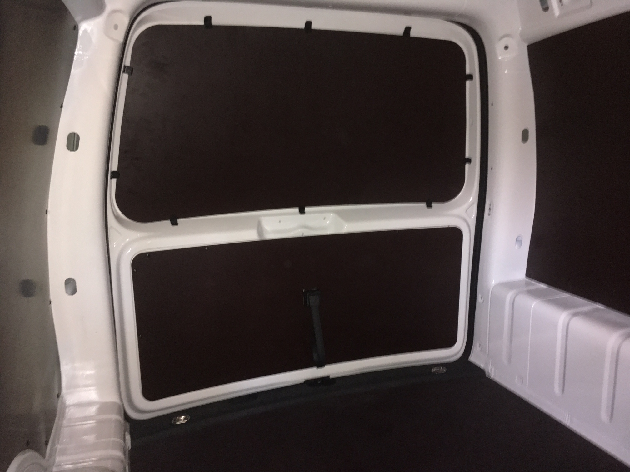 Obložení bočních stěn - překližka 4 mm Volkswagen Caddy Maxi