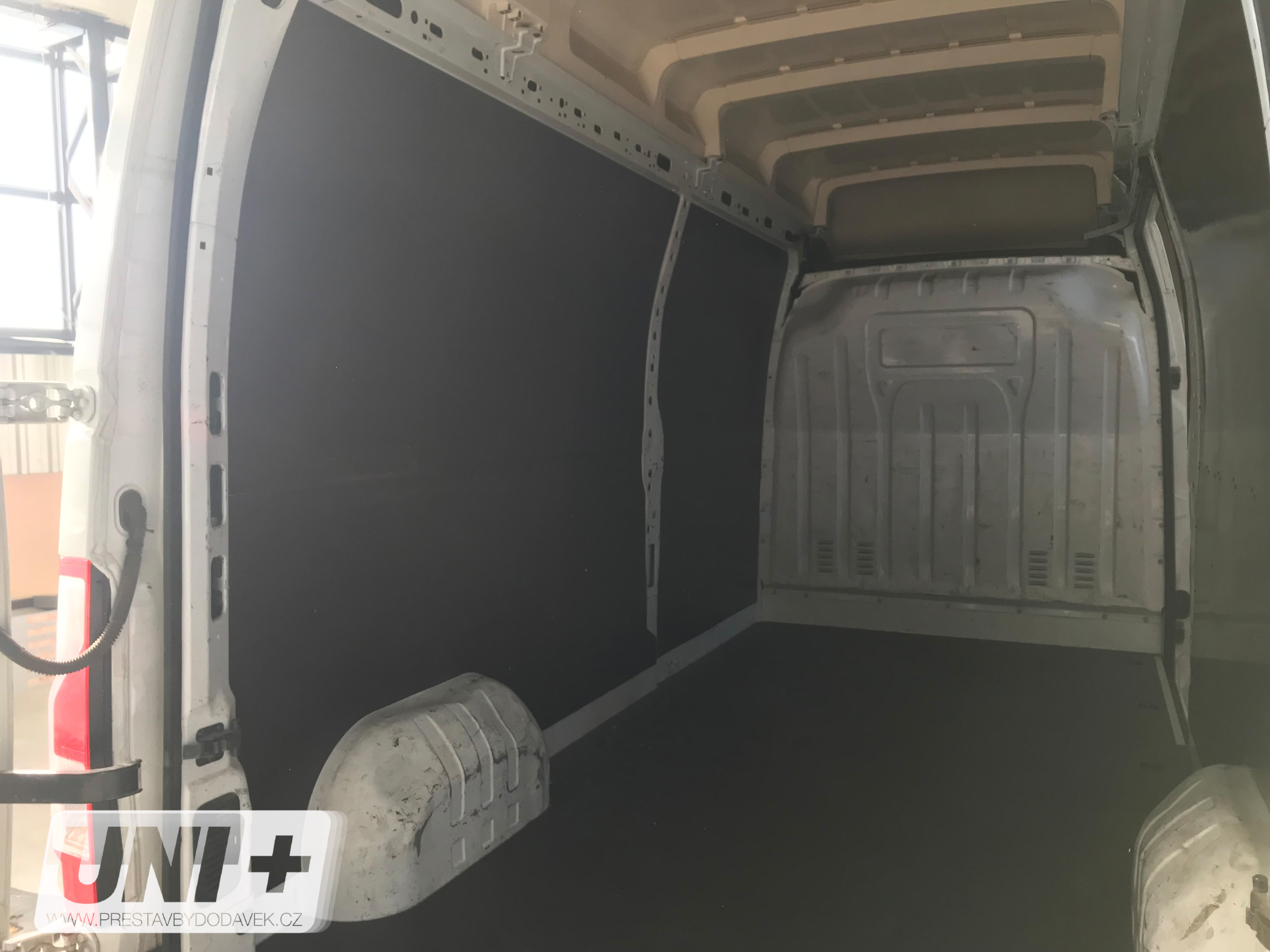 Obložení bočních stěn - překližka 4 mm Renault Master / Opel Movano / Nissan NV400 (L3H3 FWD)