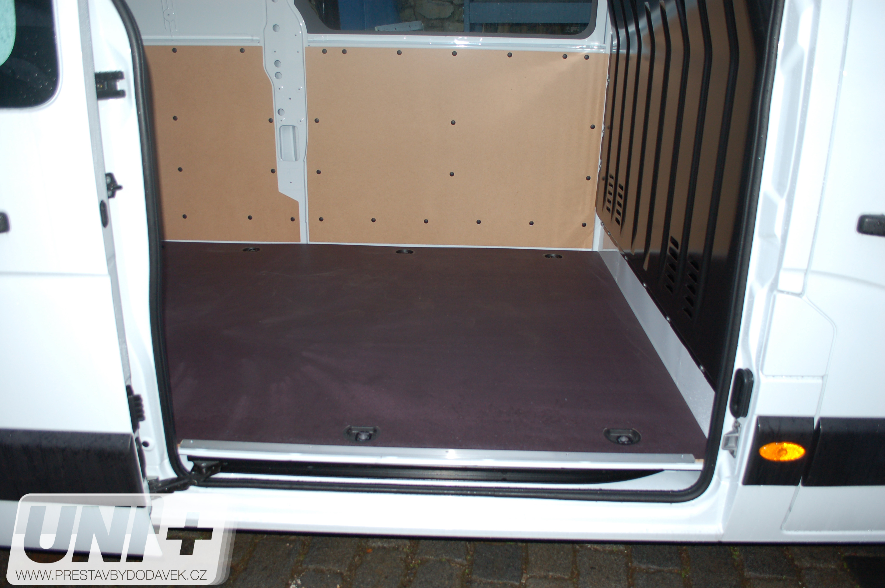 Podlaha - překližka 12 mm Renault Master / Opel Movano / Nissan NV400 (L3 RWD jednomontáž)