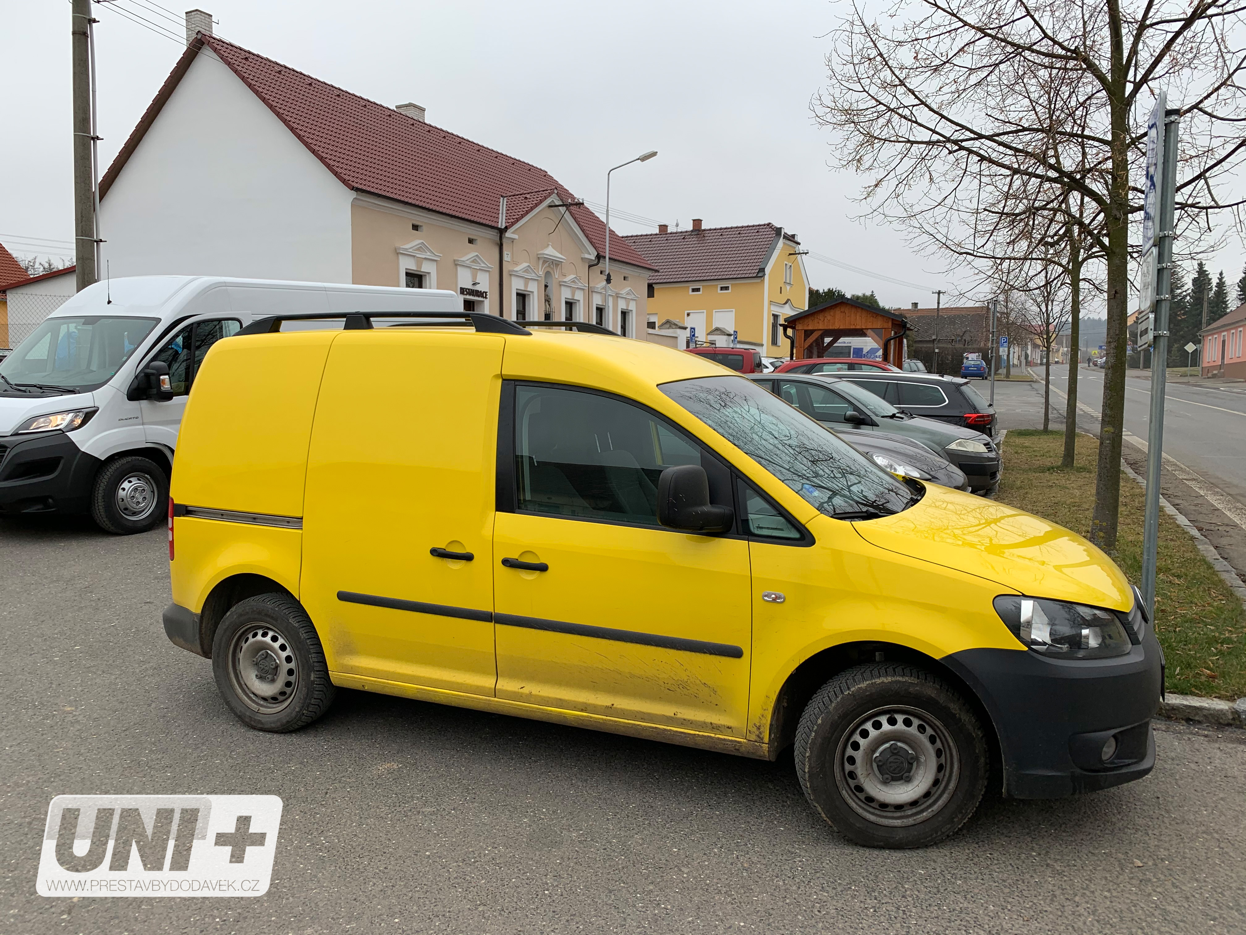 Omtec podélné střešní nosiče černé - Volkswagen Caddy IV