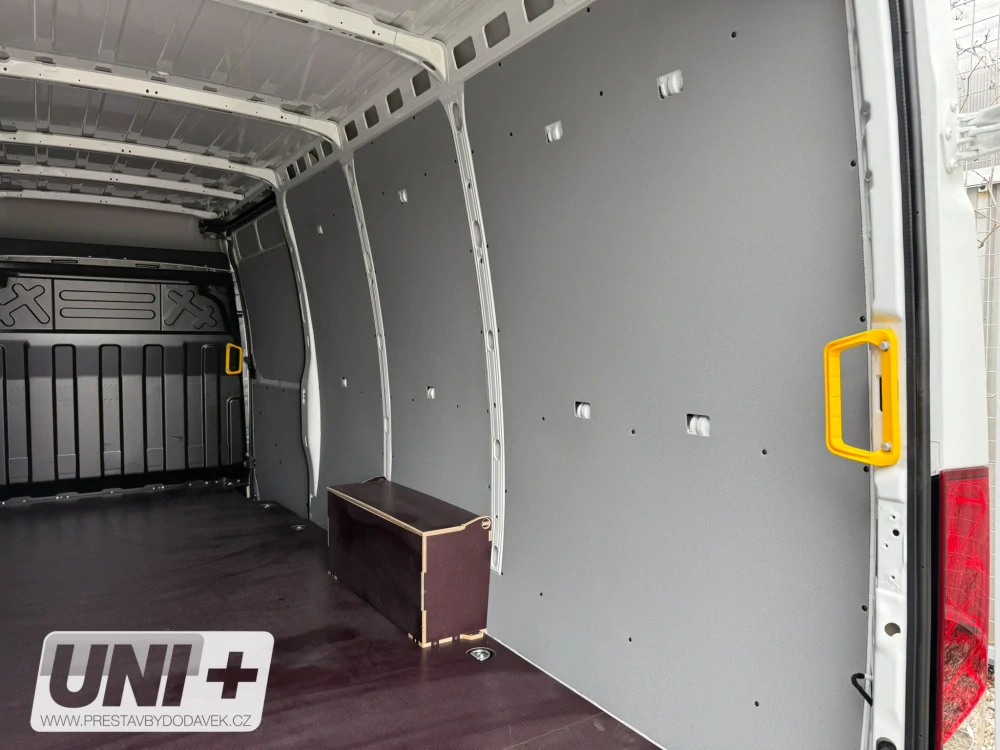 Obložení bočních stěn - polypropylen IP 4 mm Iveco Daily (16 m³)