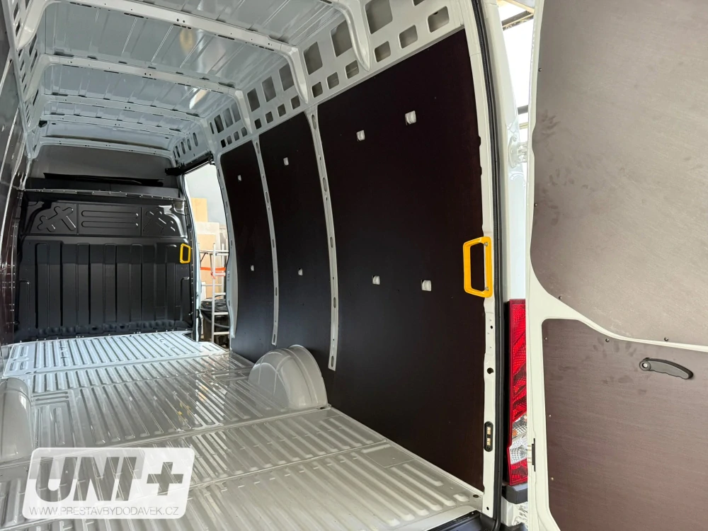 Obložení bočních stěn - překližka 4 mm Iveco Daily (18 m³)