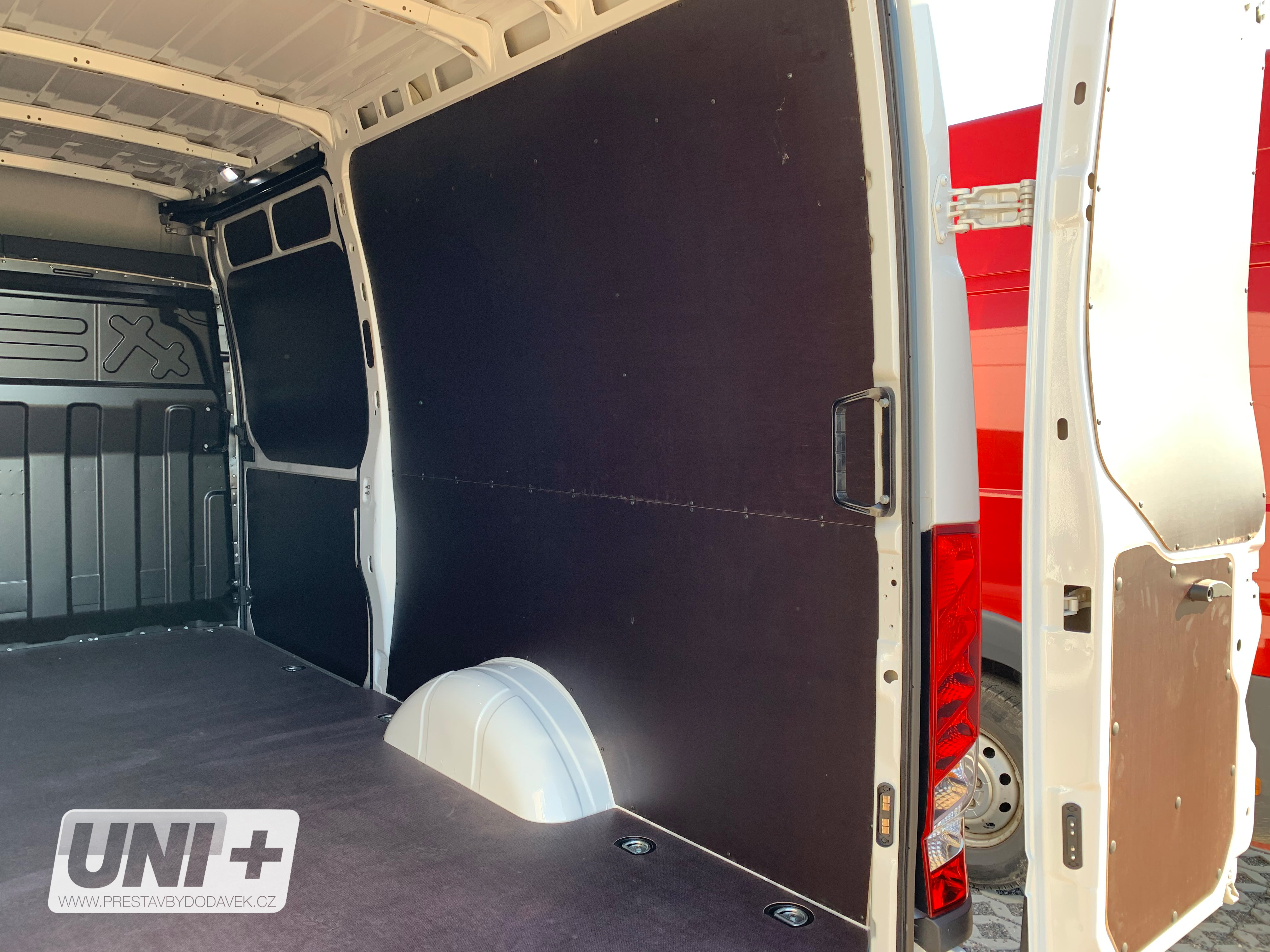 Obložení bočních stěn - překližka 4 mm Iveco Daily (12m³)