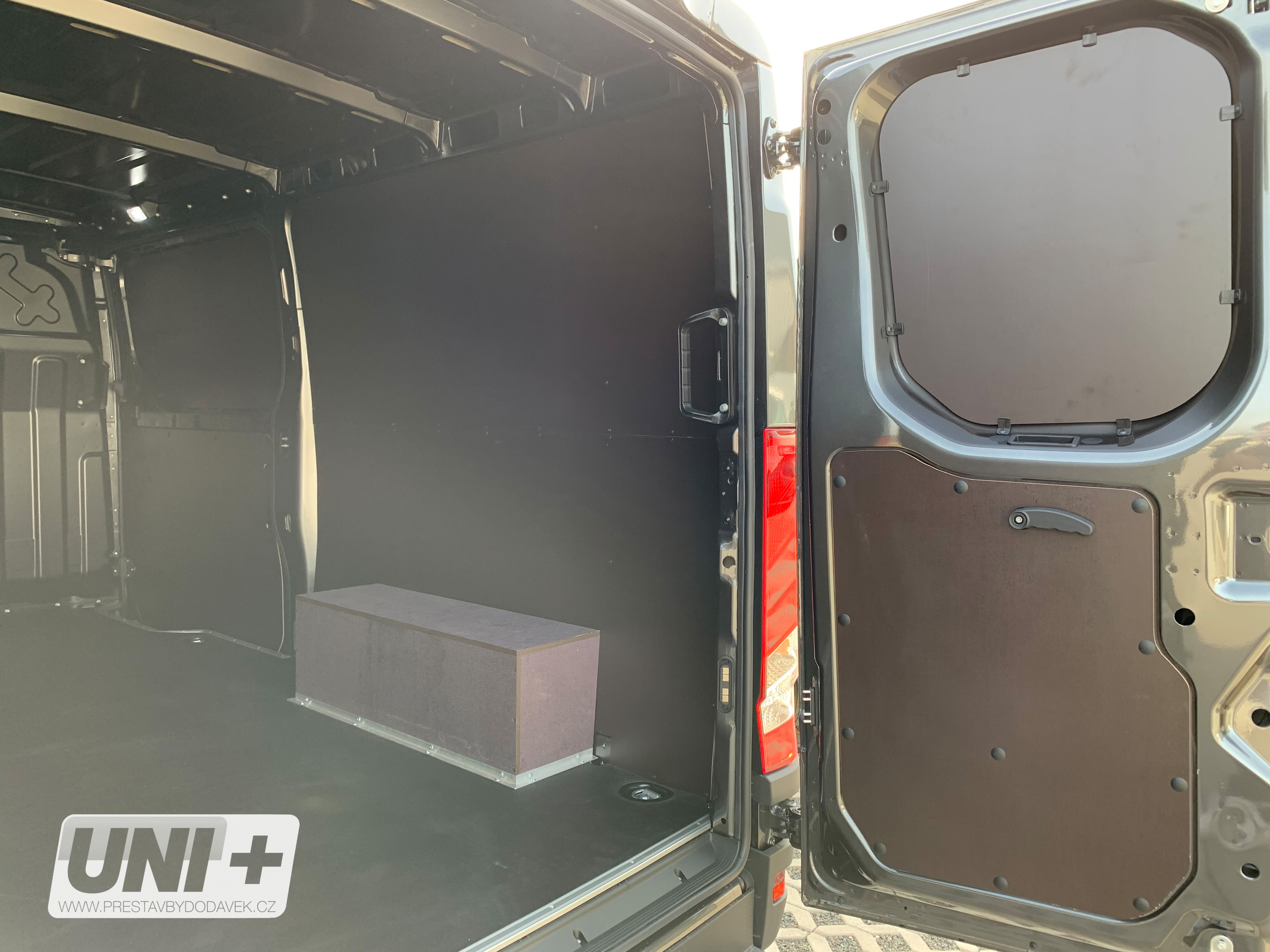 Obložení bočních stěn - překližka 4 mm Iveco Daily (9m³)