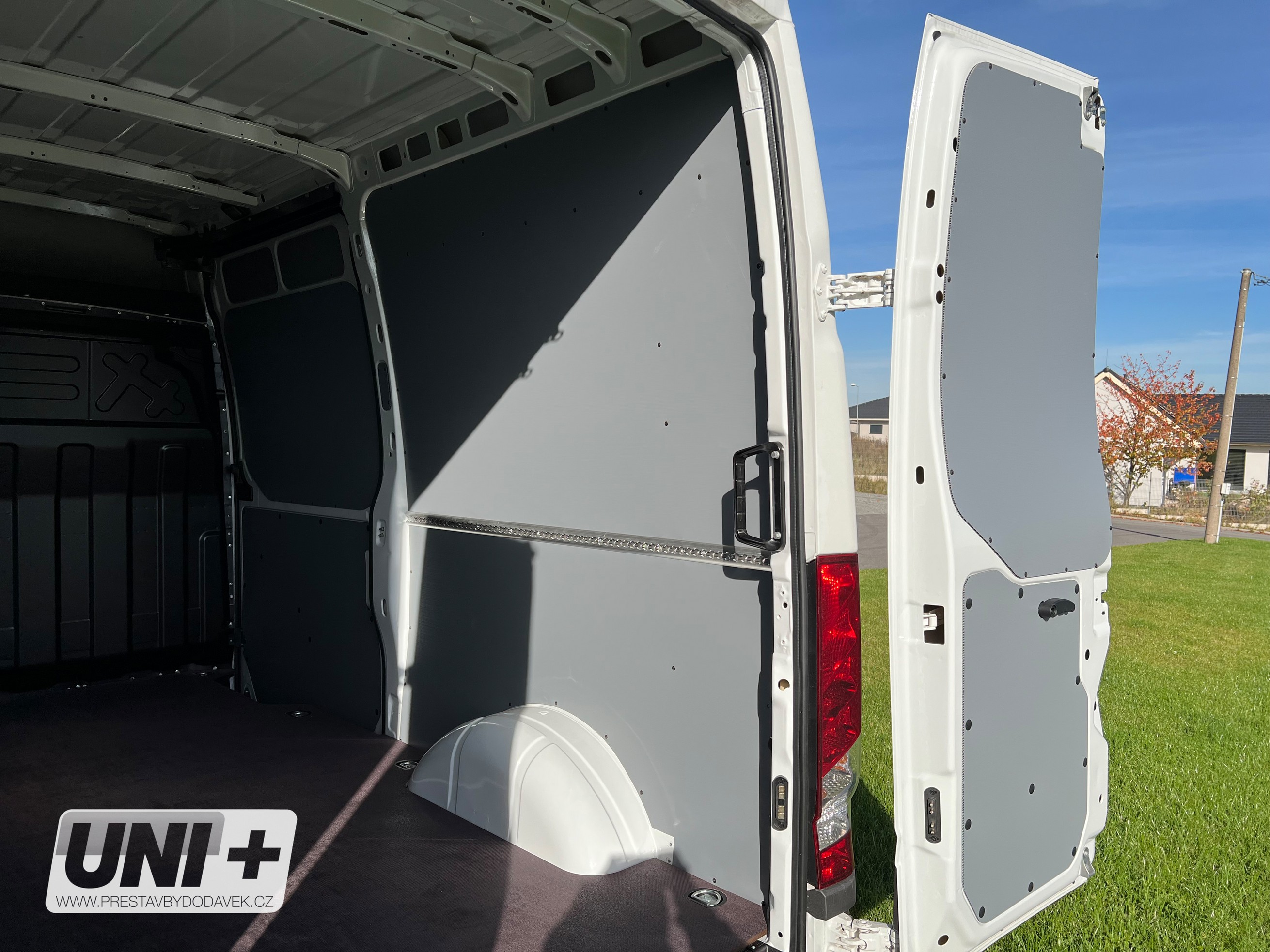 Obložení bočních stěn - polypropylen IP 4 mm Iveco Daily (10,8 m³)